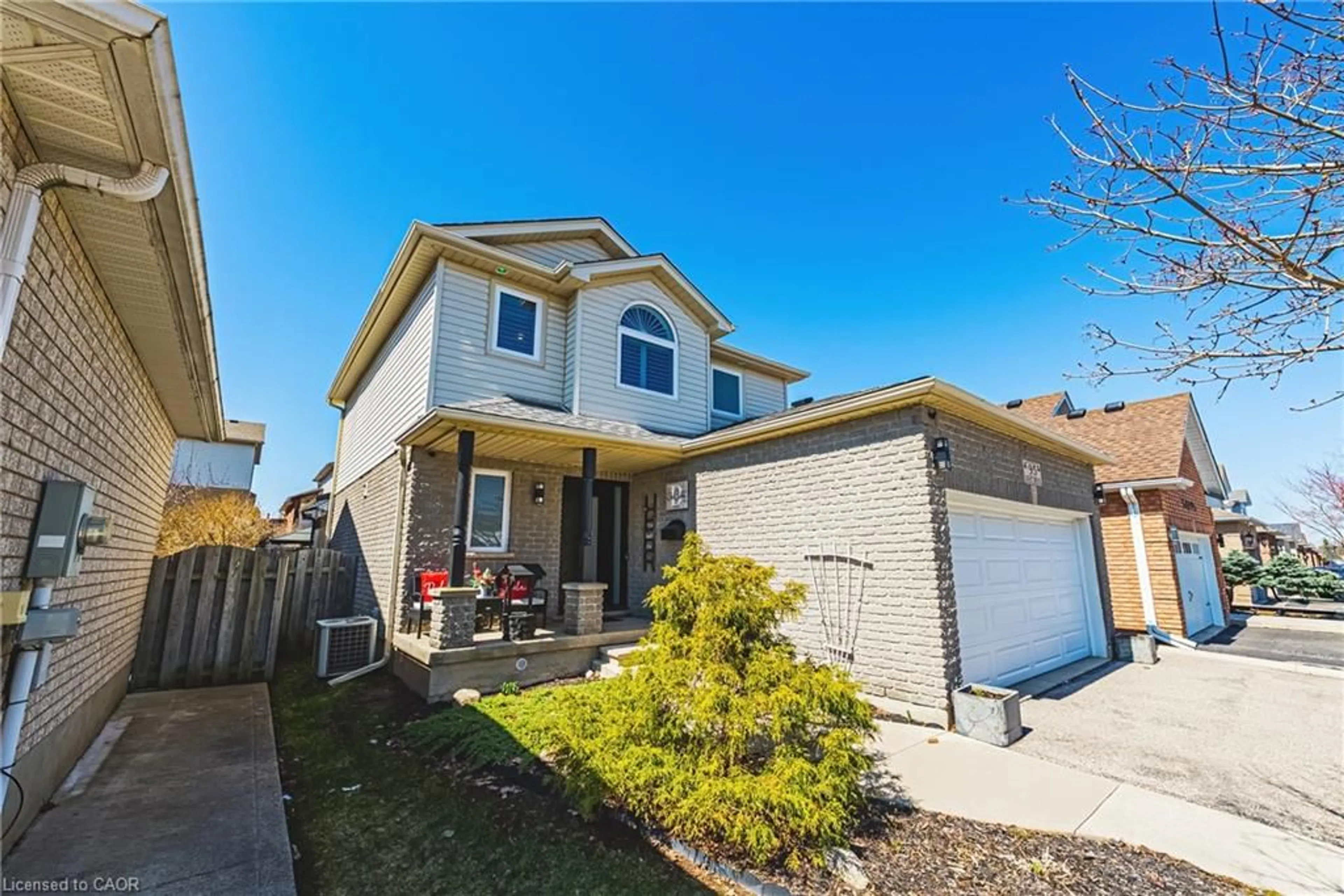 A pic from outside/outdoor area/front of a property/back of a property/a pic from drone, street for 95 Light Dr, Cambridge Ontario N1T 1Y3