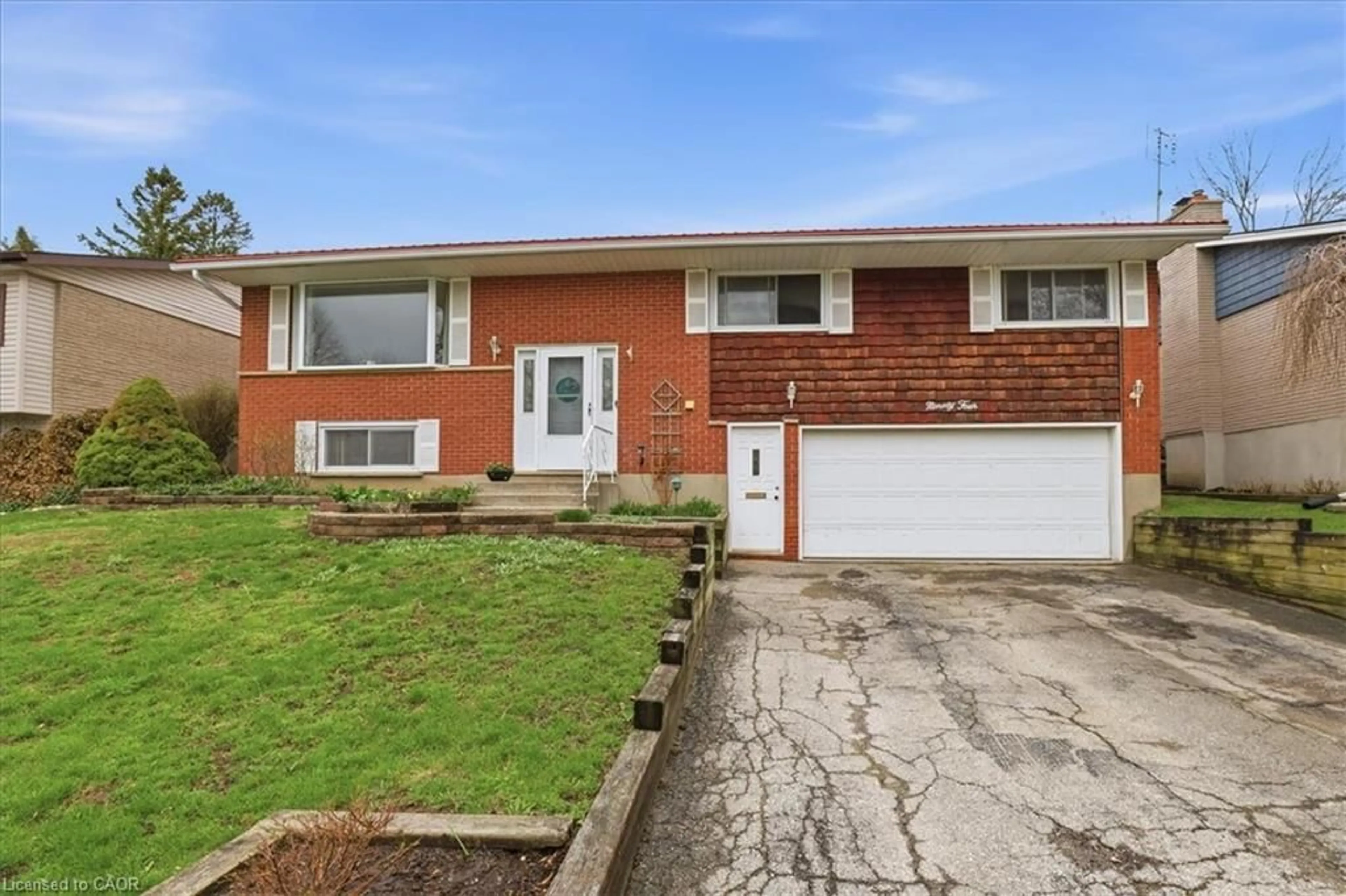 Home with brick exterior material, street for 94 Colebrook Crt, Kitchener Ontario N2E 1Y8