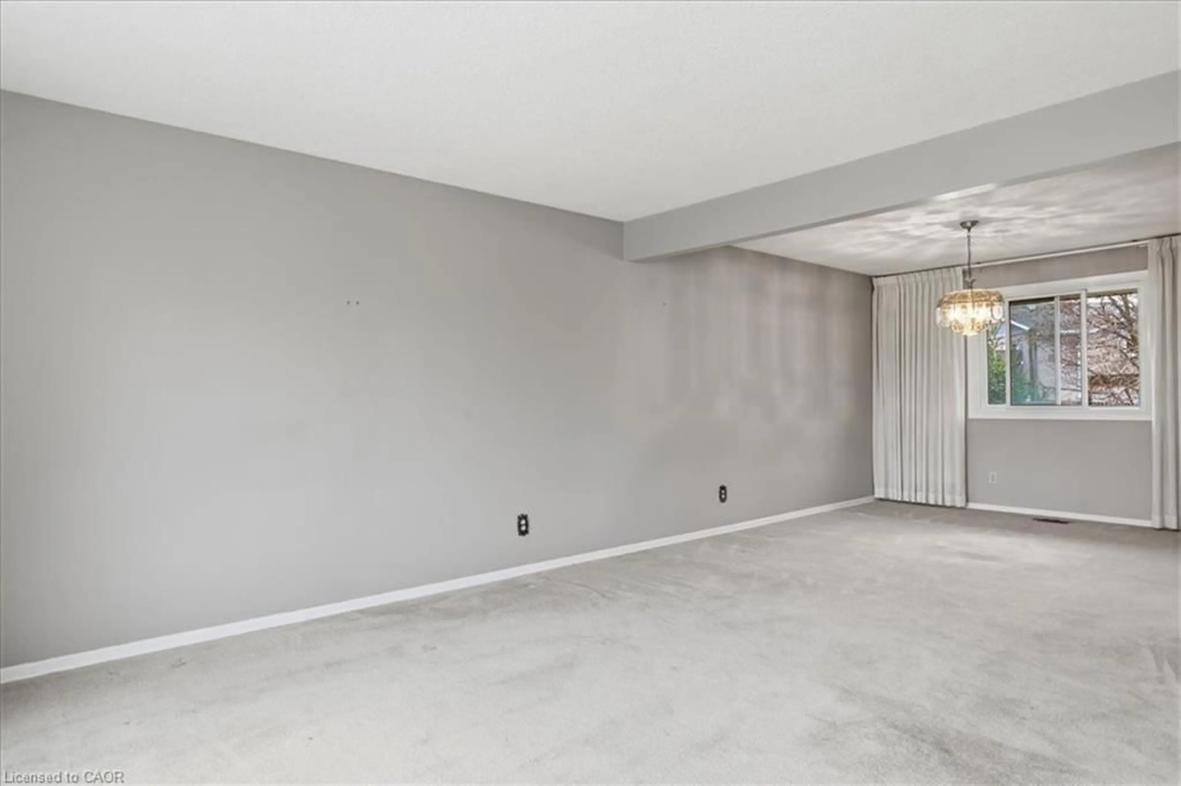 A pic of a room for 94 Colebrook Crt, Kitchener Ontario N2E 1Y8