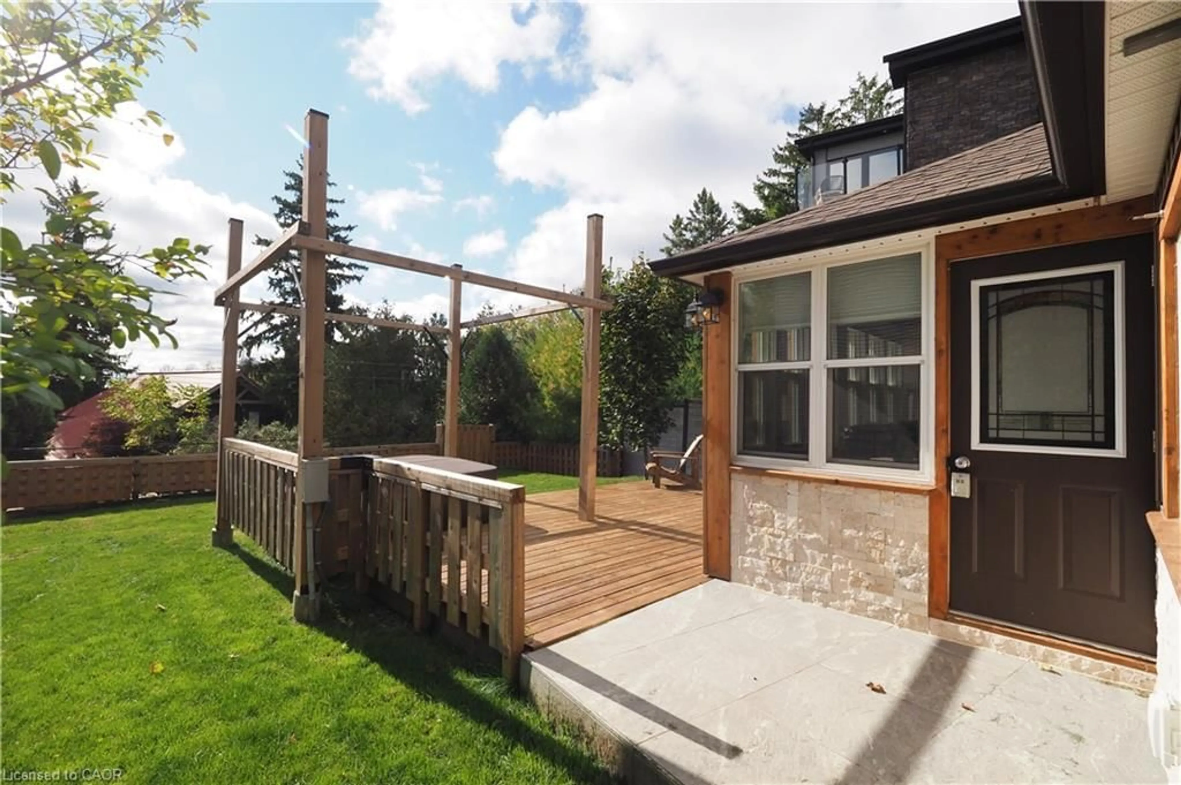 Patio, street for 50 Holly Trail, Puslinch Ontario N3C 2V4