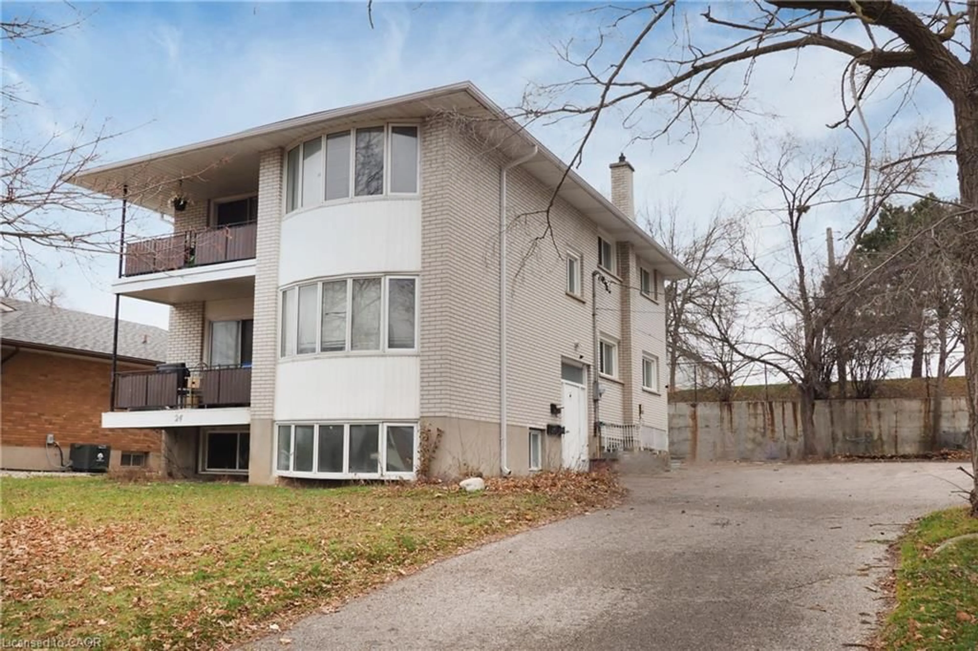 Patio, building for 24 Austin Dr, Waterloo Ontario N2L 3Y1