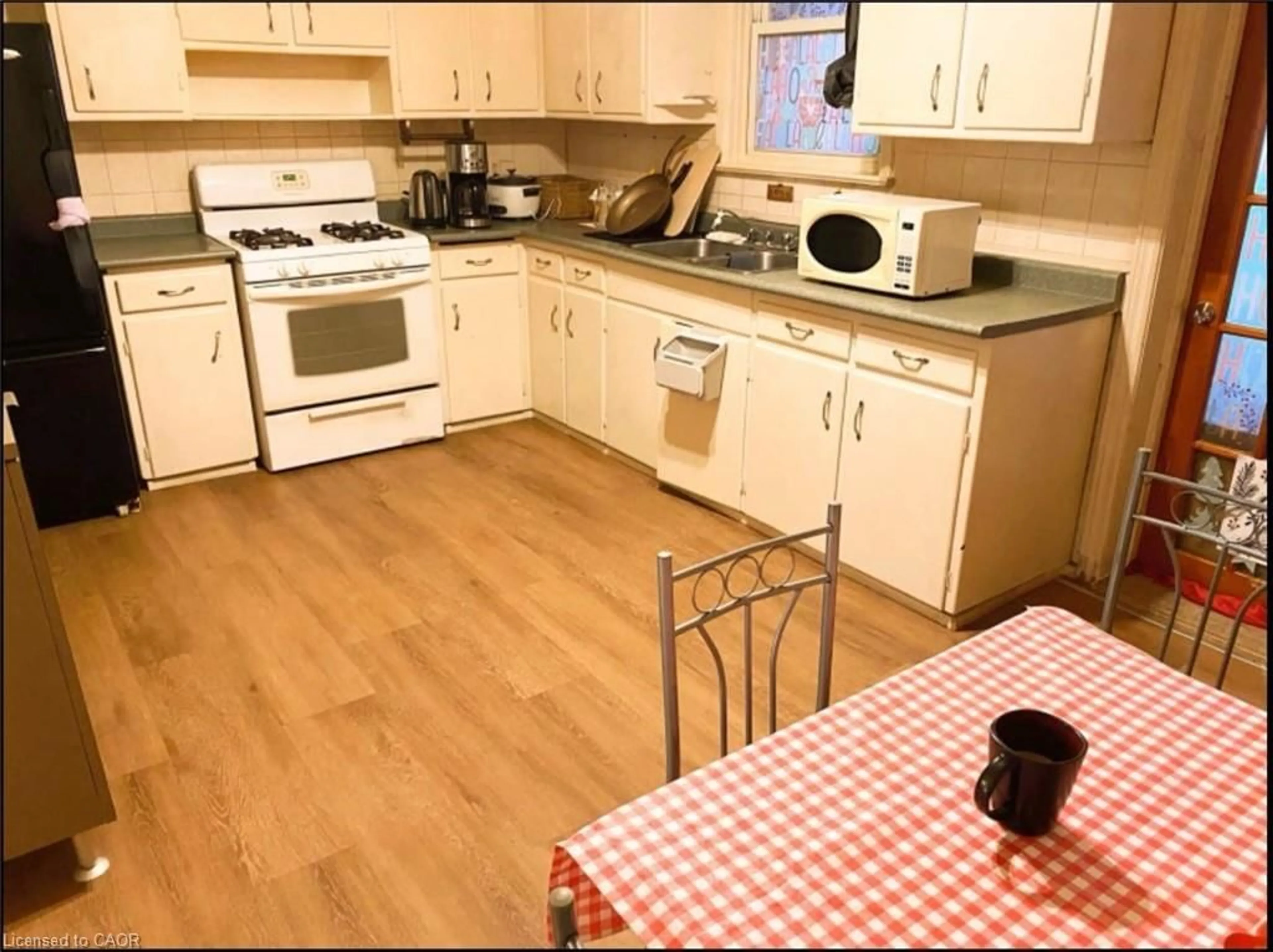 Standard kitchen, unknown for 126 Gibson Ave, Hamilton Ontario L8L 6J8