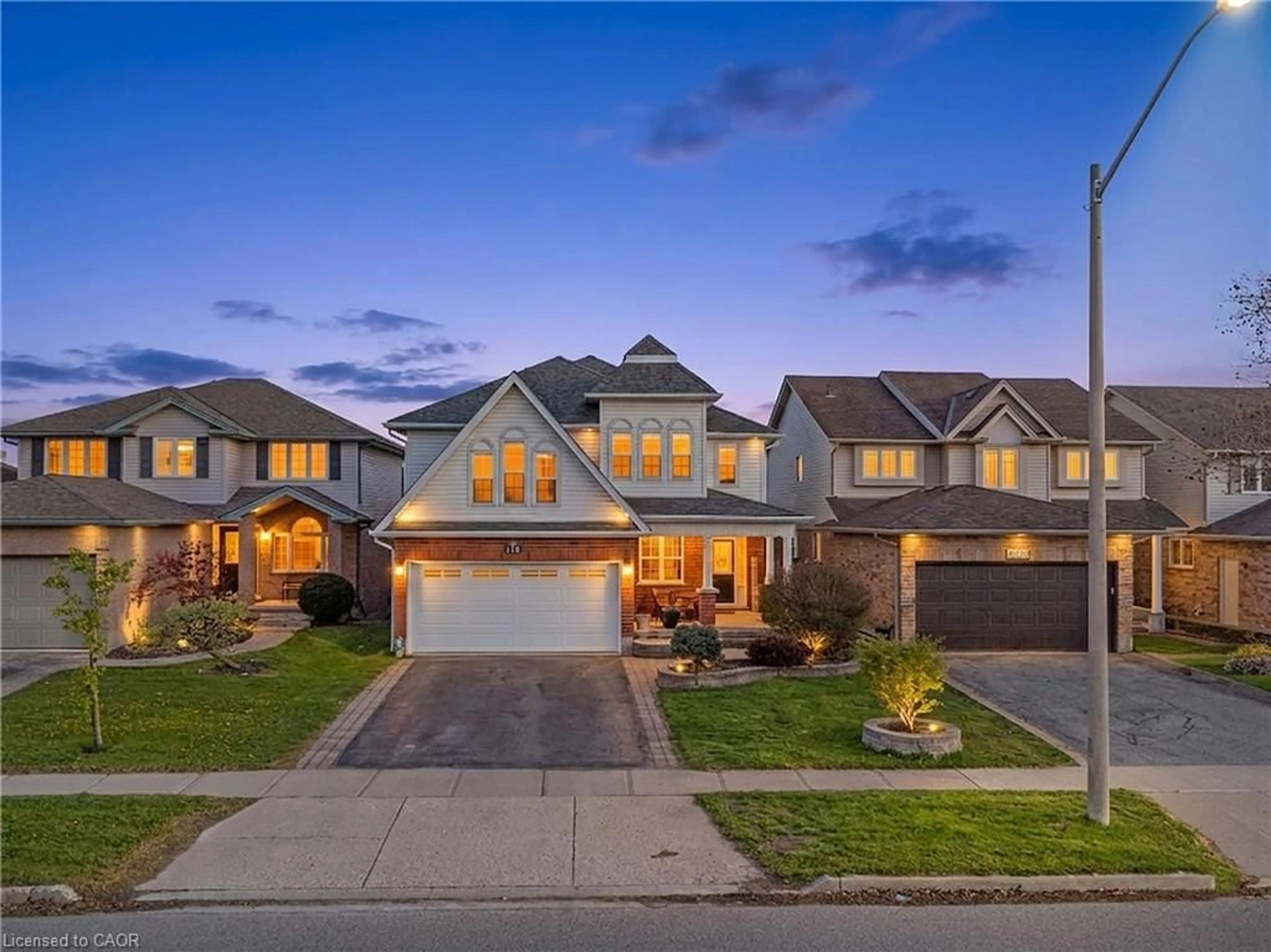 A pic from outside/outdoor area/front of a property/back of a property/a pic from drone, street for 195 Green Vista Dr, Cambridge Ontario N1T 1Y9