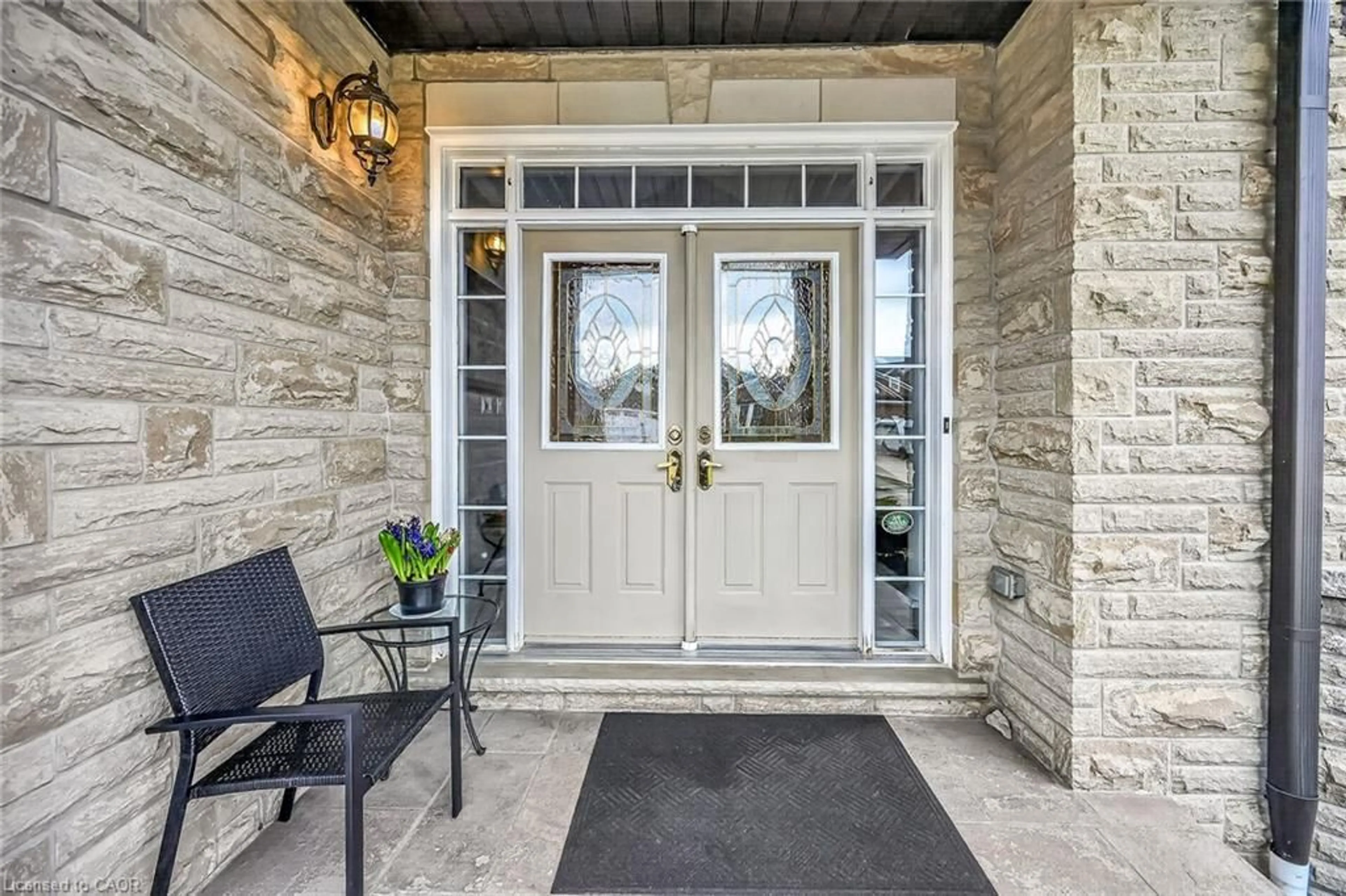 Indoor entryway for 18 Bellstone Lane, Mount Hope Ontario L0R 1W0