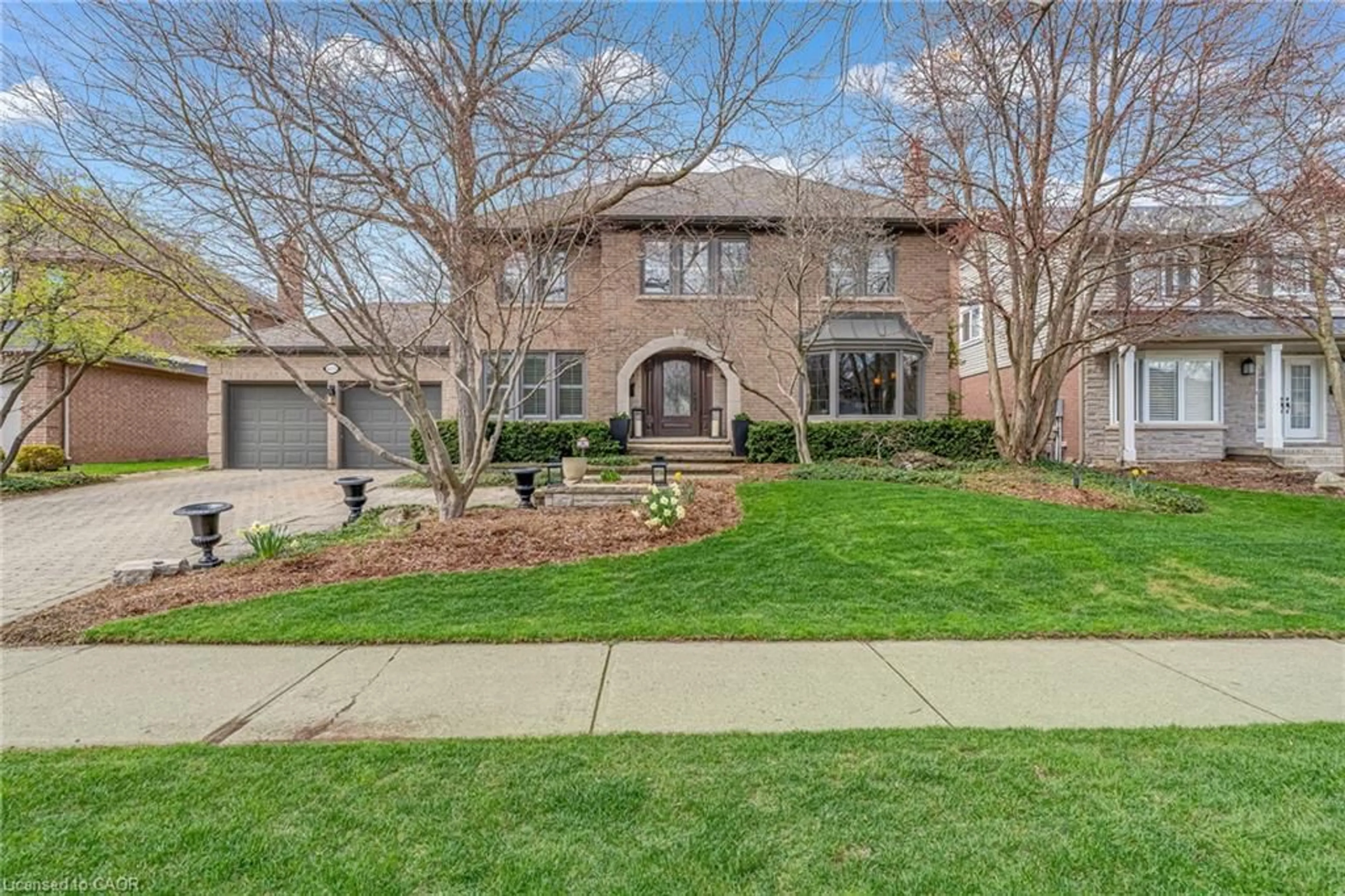 Home with brick exterior material, street for 4133 Millcroft Park Dr, Burlington Ontario L7M 3V1