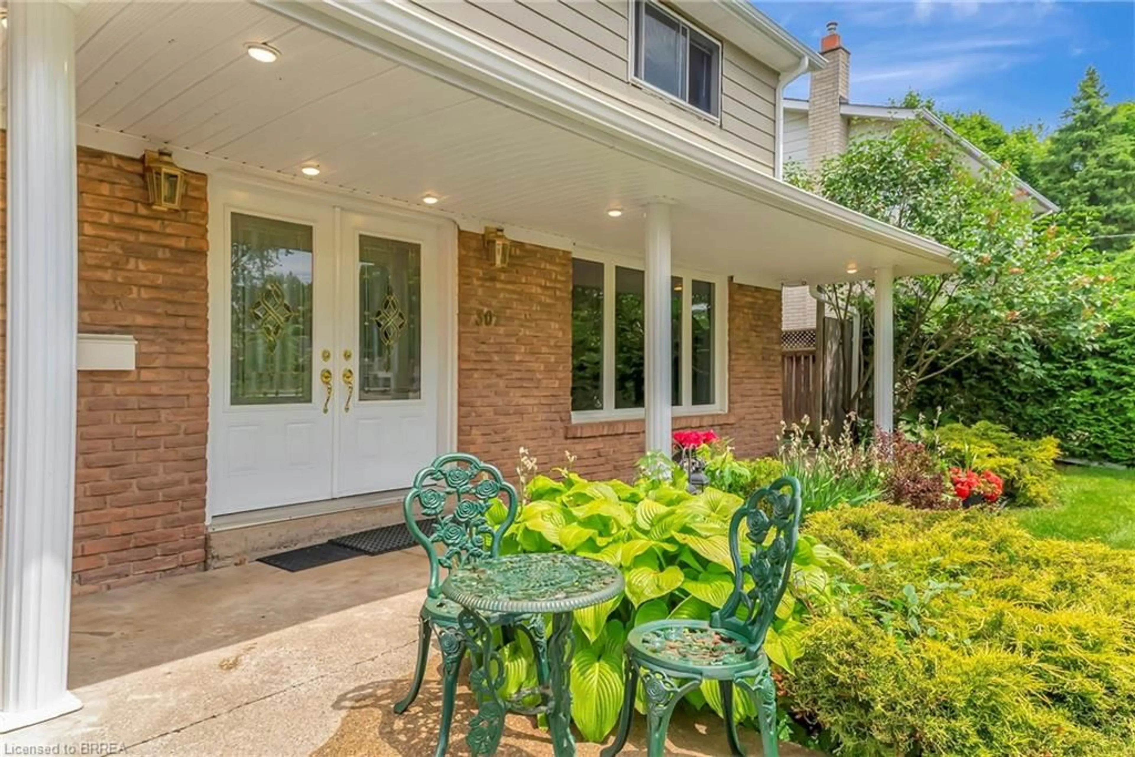 Patio, street for 307 Erindale Dr, Burlington Ontario L7L 4T3