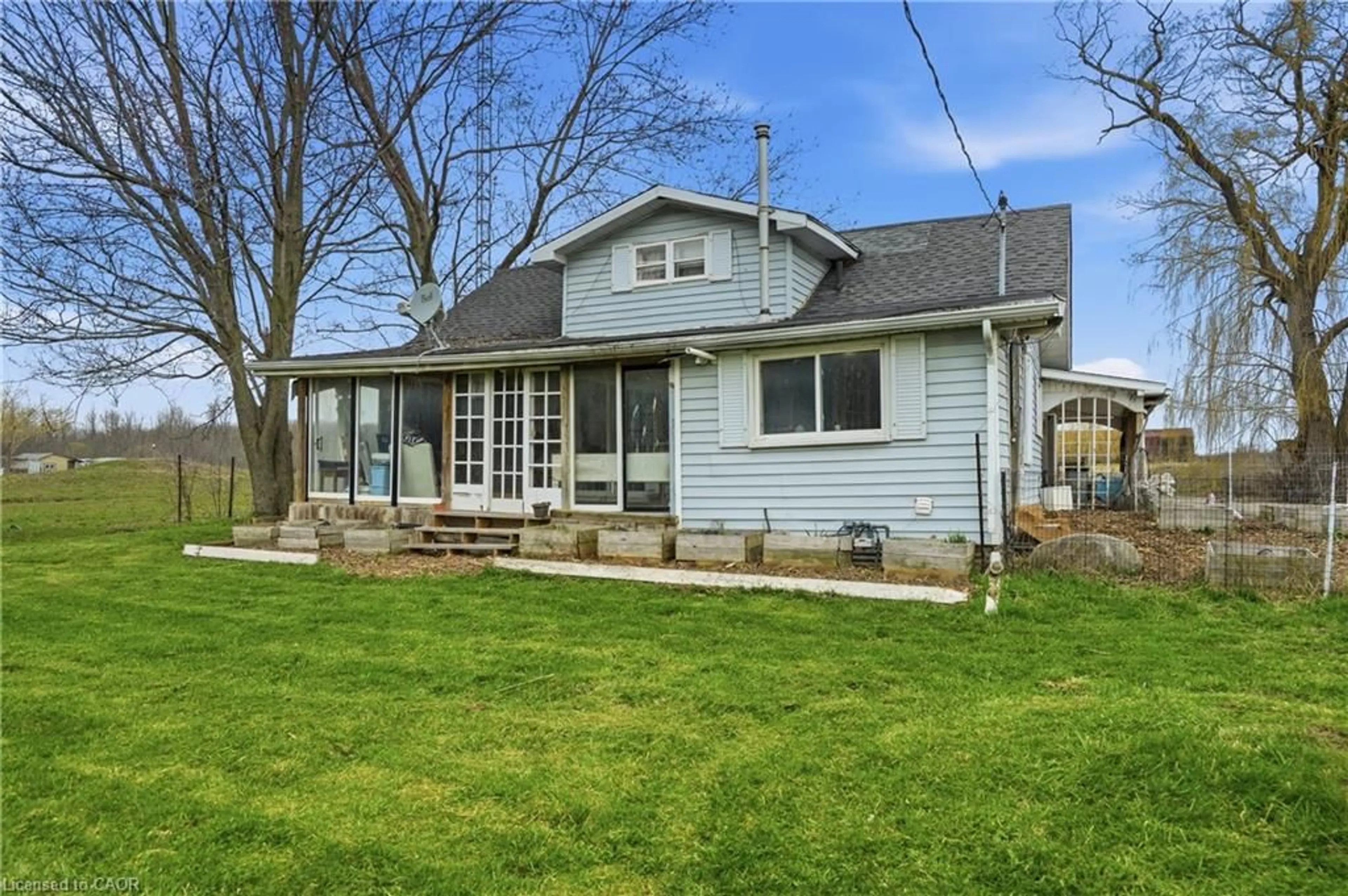 Home with vinyl exterior material, street for 2538 Garrison Rd, Ridgeway Ontario L0S 1N0