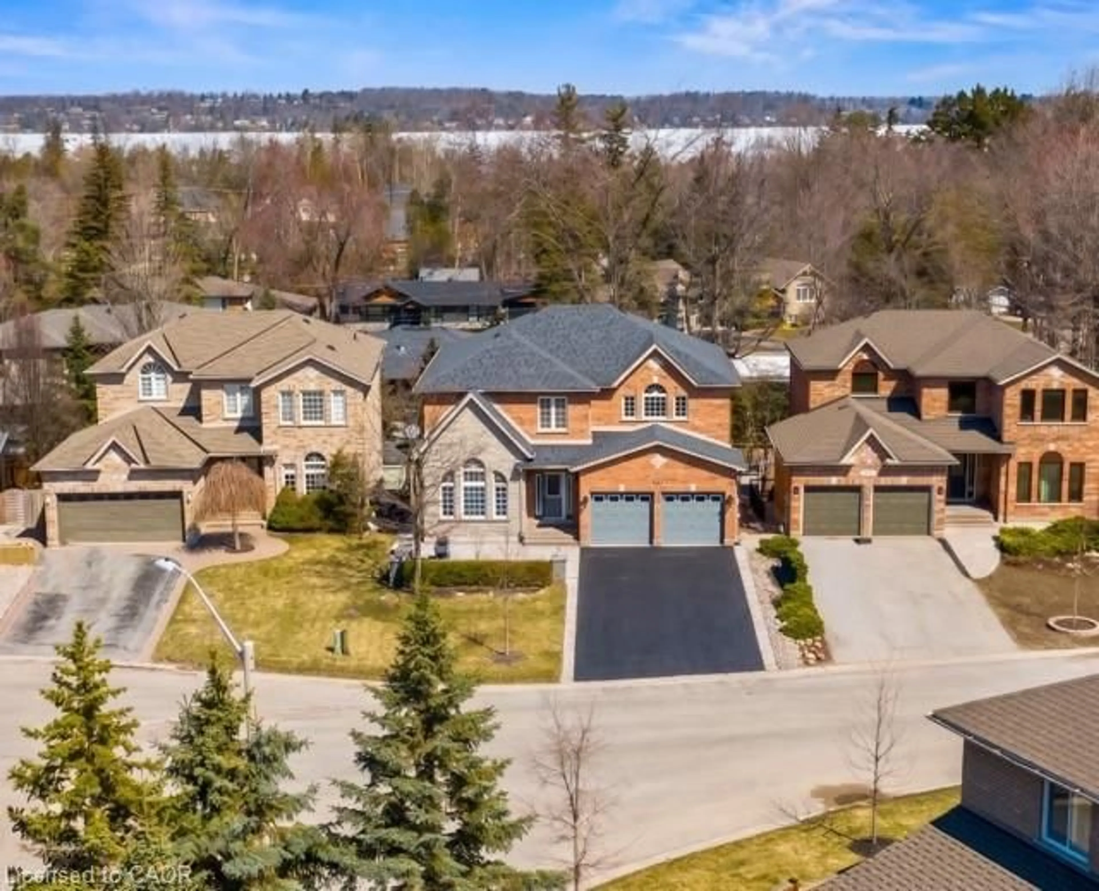 A pic from outside/outdoor area/front of a property/back of a property/a pic from drone, street for 12 Buman Crt, Barrie Ontario L4N 0L3