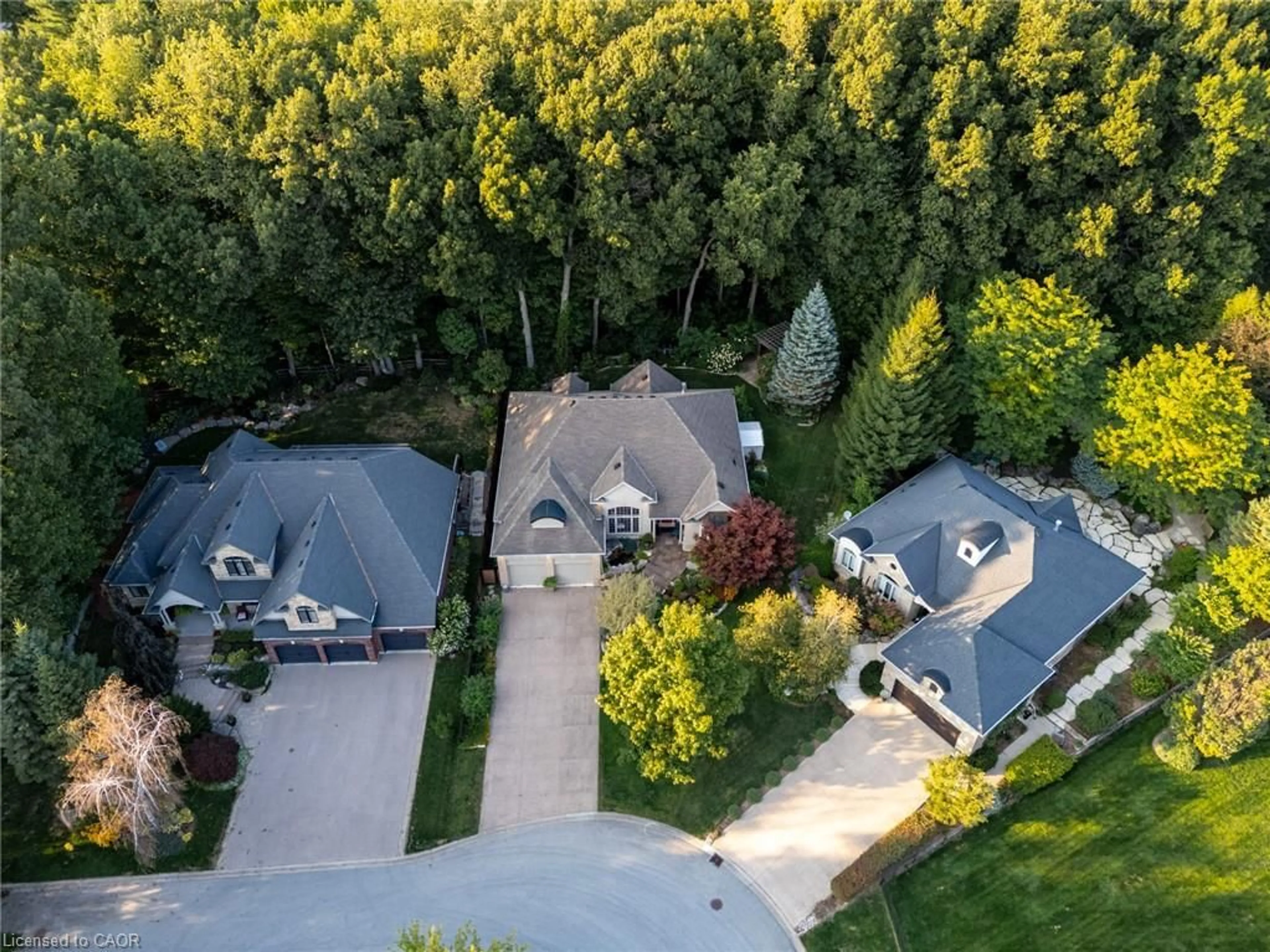 A pic from outside/outdoor area/front of a property/back of a property/a pic from drone, unknown for 15 Mansfield Dr, Fenwick Ontario L0S 1C0