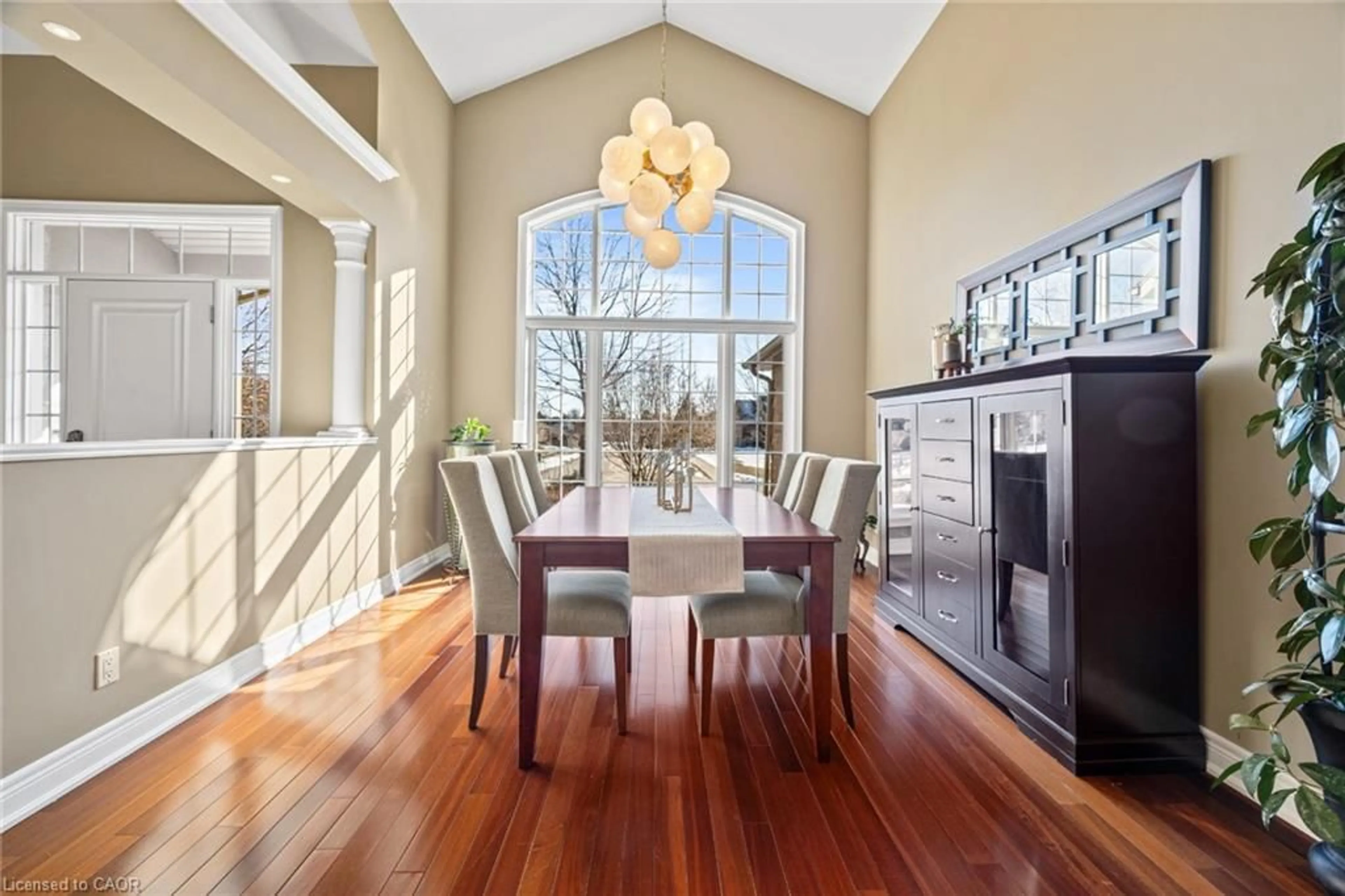 Dining room, wood/laminate floor for 15 Mansfield Dr, Fenwick Ontario L0S 1C0