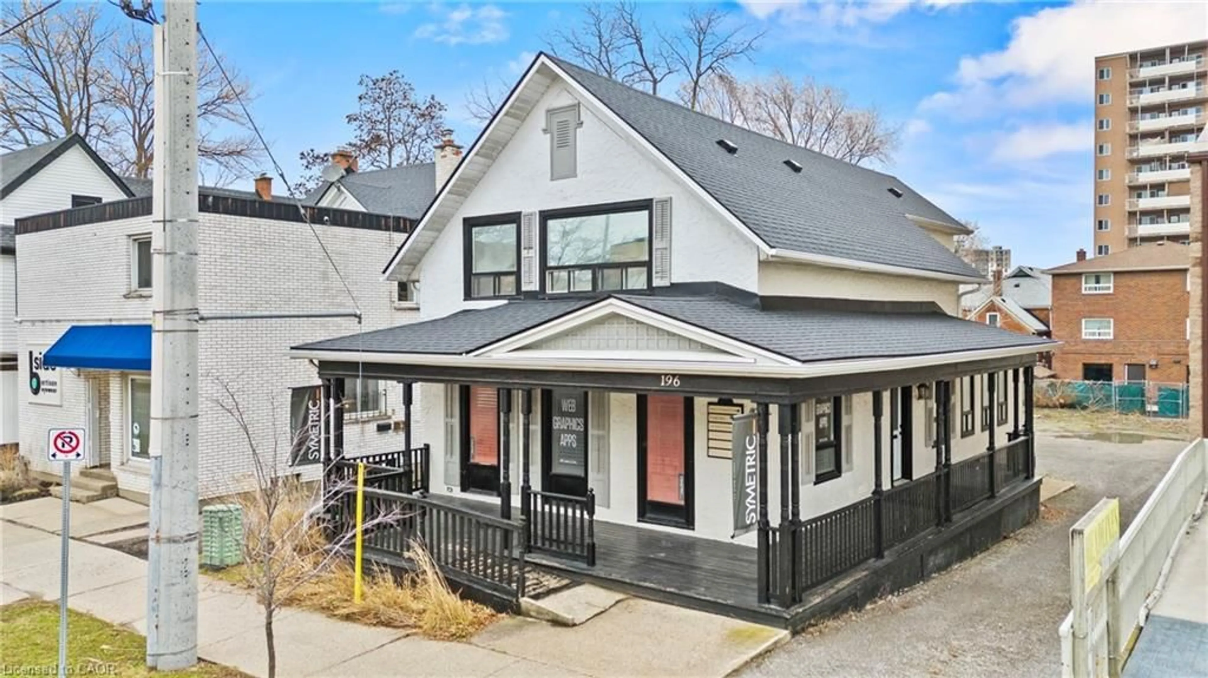 Home with brick exterior material, street for 196 King St, St. Catharines Ontario L2R 3J7