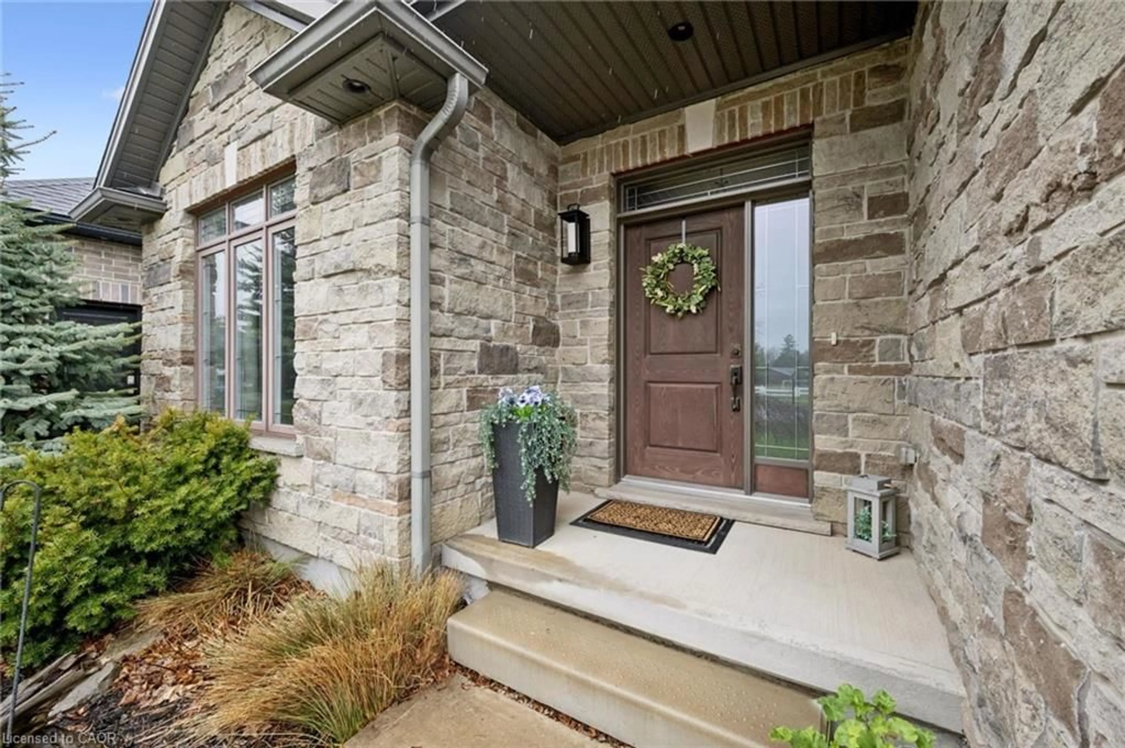 Indoor entryway for 92 Jacob St, East Zorra Tavistock Ontario N0B 2R0