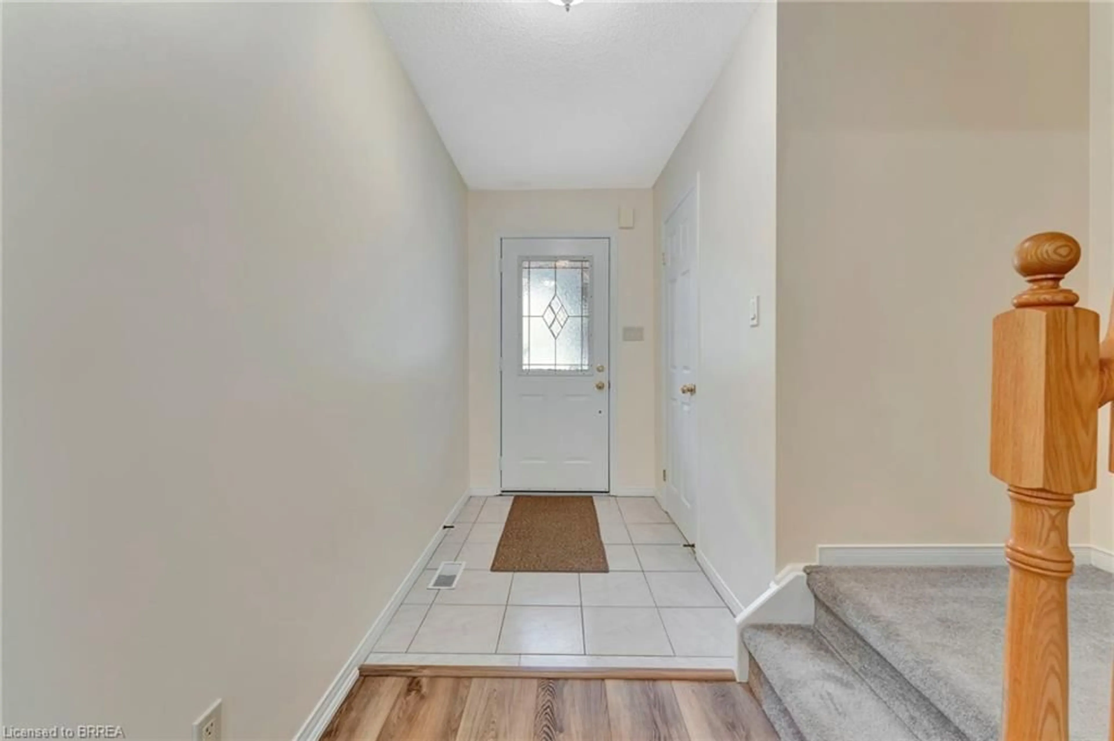 Indoor entryway for 31 Moss Blvd #26, Dundas Ontario L9H 7A6