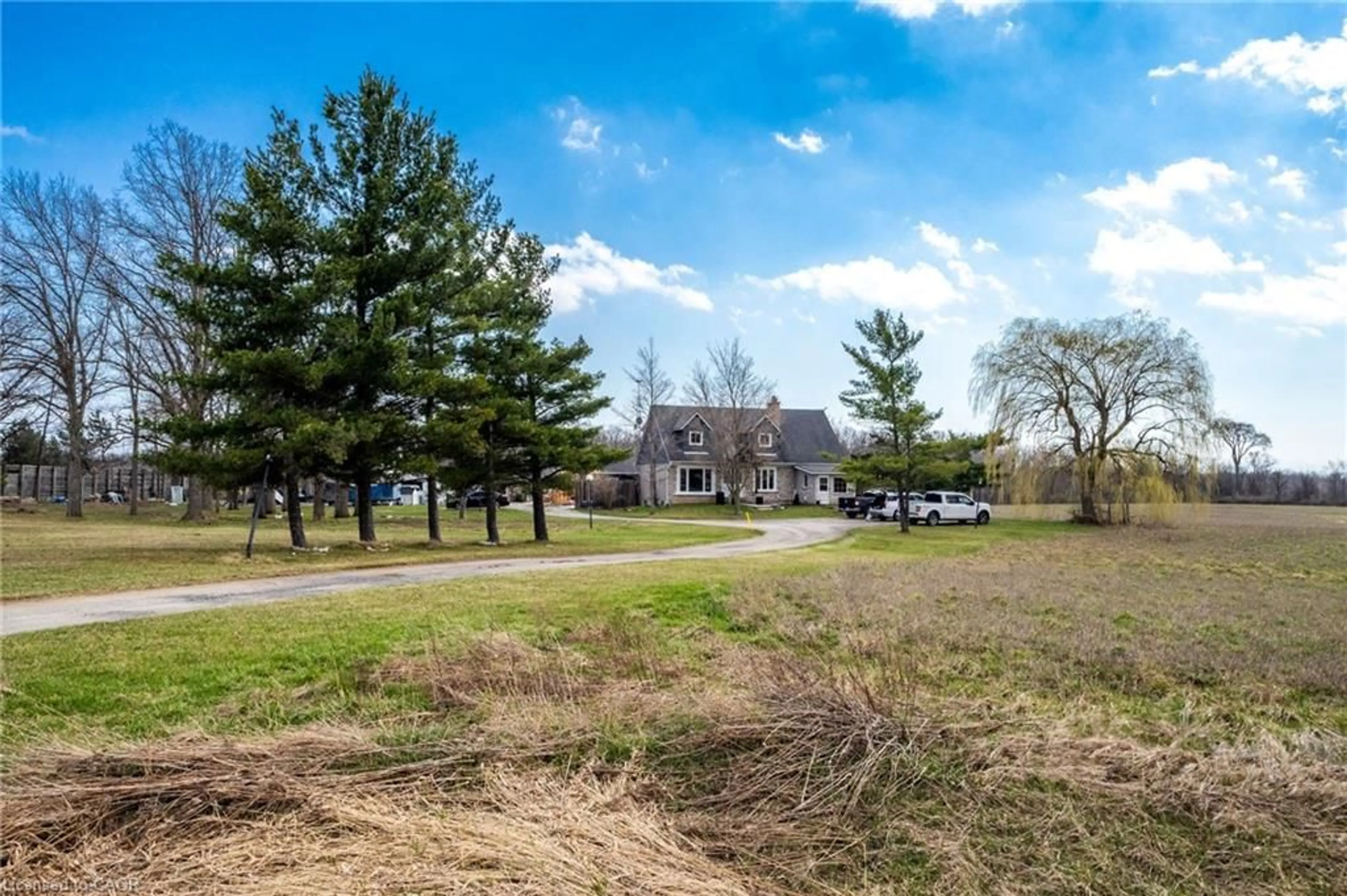 A pic from outside/outdoor area/front of a property/back of a property/a pic from drone, water/lake/river/ocean view for 6816 Regional Road 65, Smithville Ontario L0R 2A0