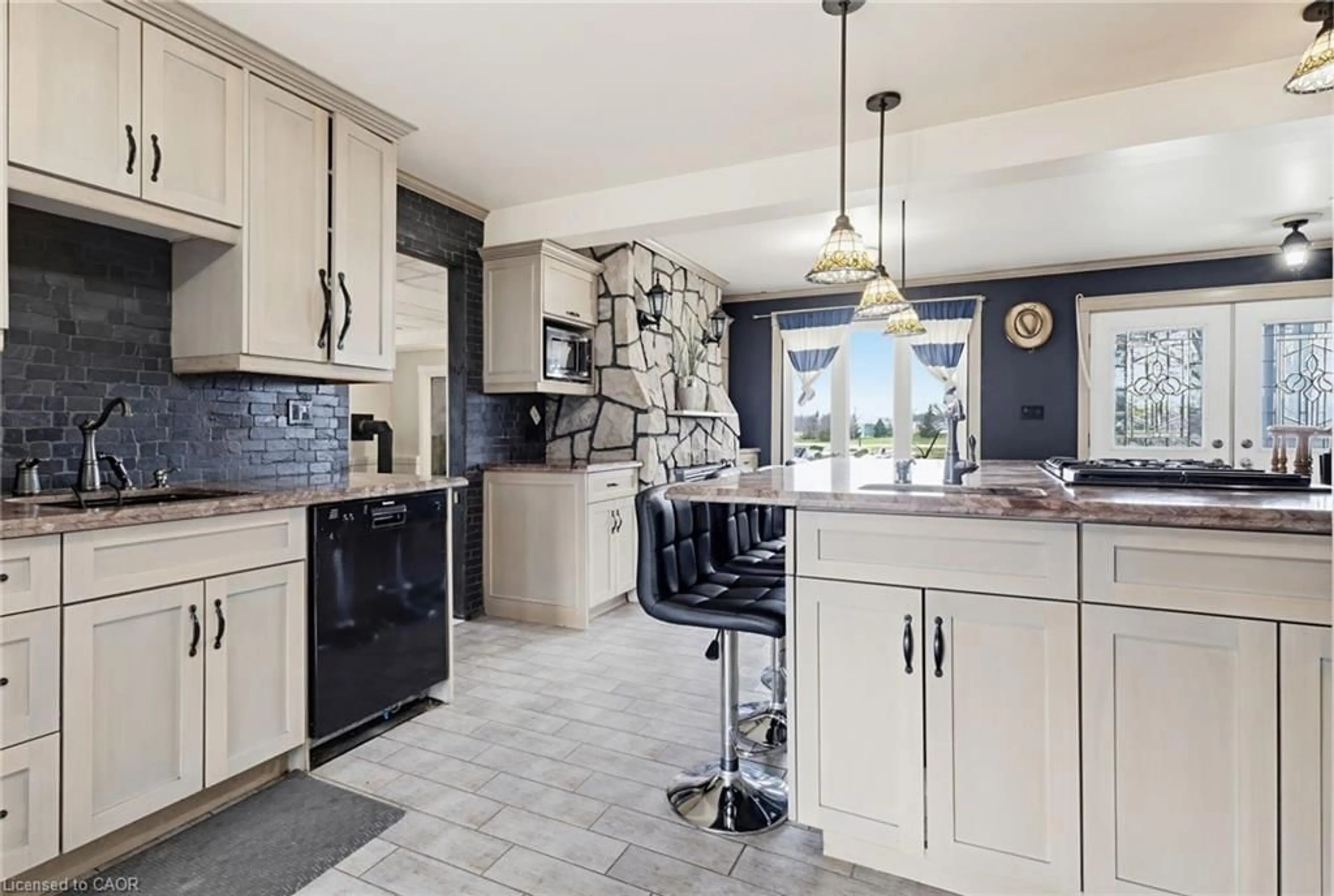 Open concept kitchen, ceramic/tile floor for 6816 Regional Road 65, Smithville Ontario L0R 2A0