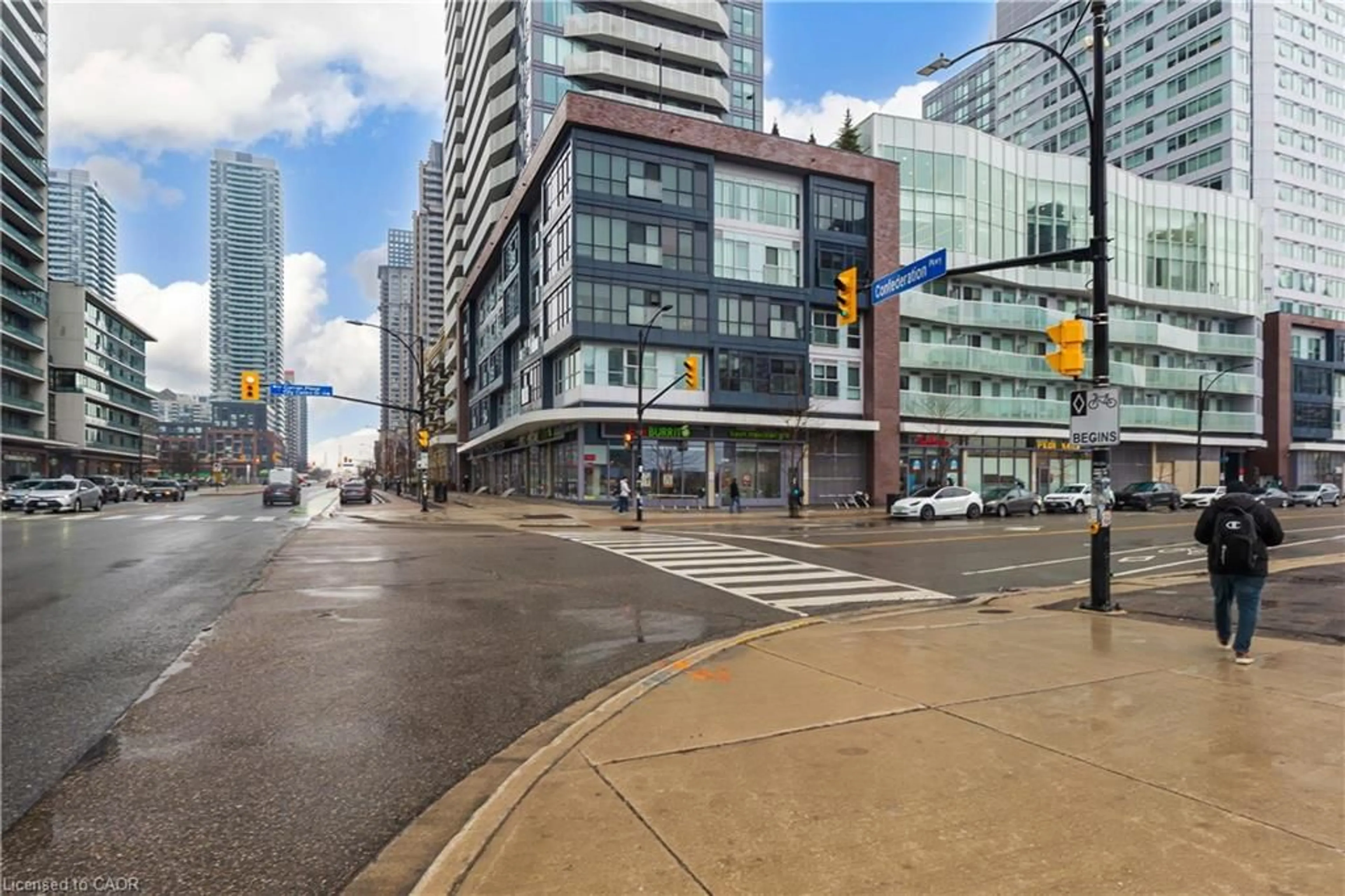 Patio, street for 4065 Confederation Pky #2406, Mississauga Ontario L5B 0L4