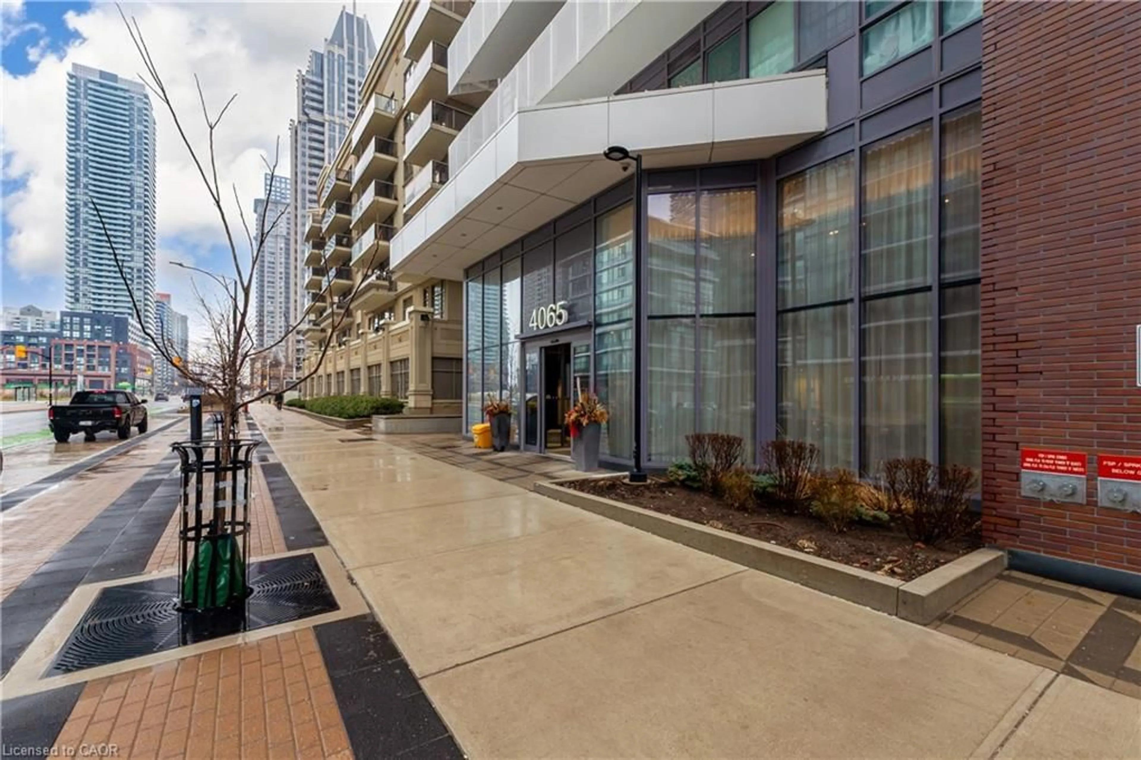 Patio, street for 4065 Confederation Pky #2406, Mississauga Ontario L5B 0L4