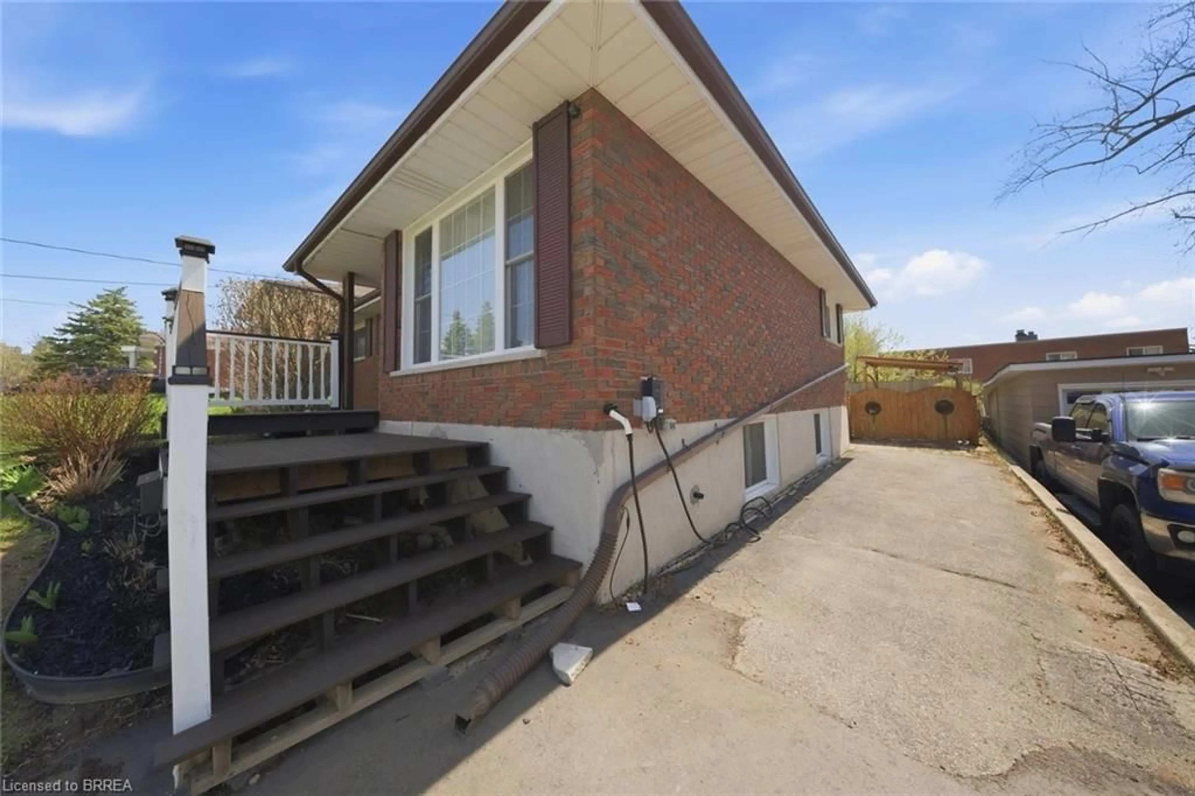 Unknown for 375 Wellington St, Brantford Ontario N3S 4A8