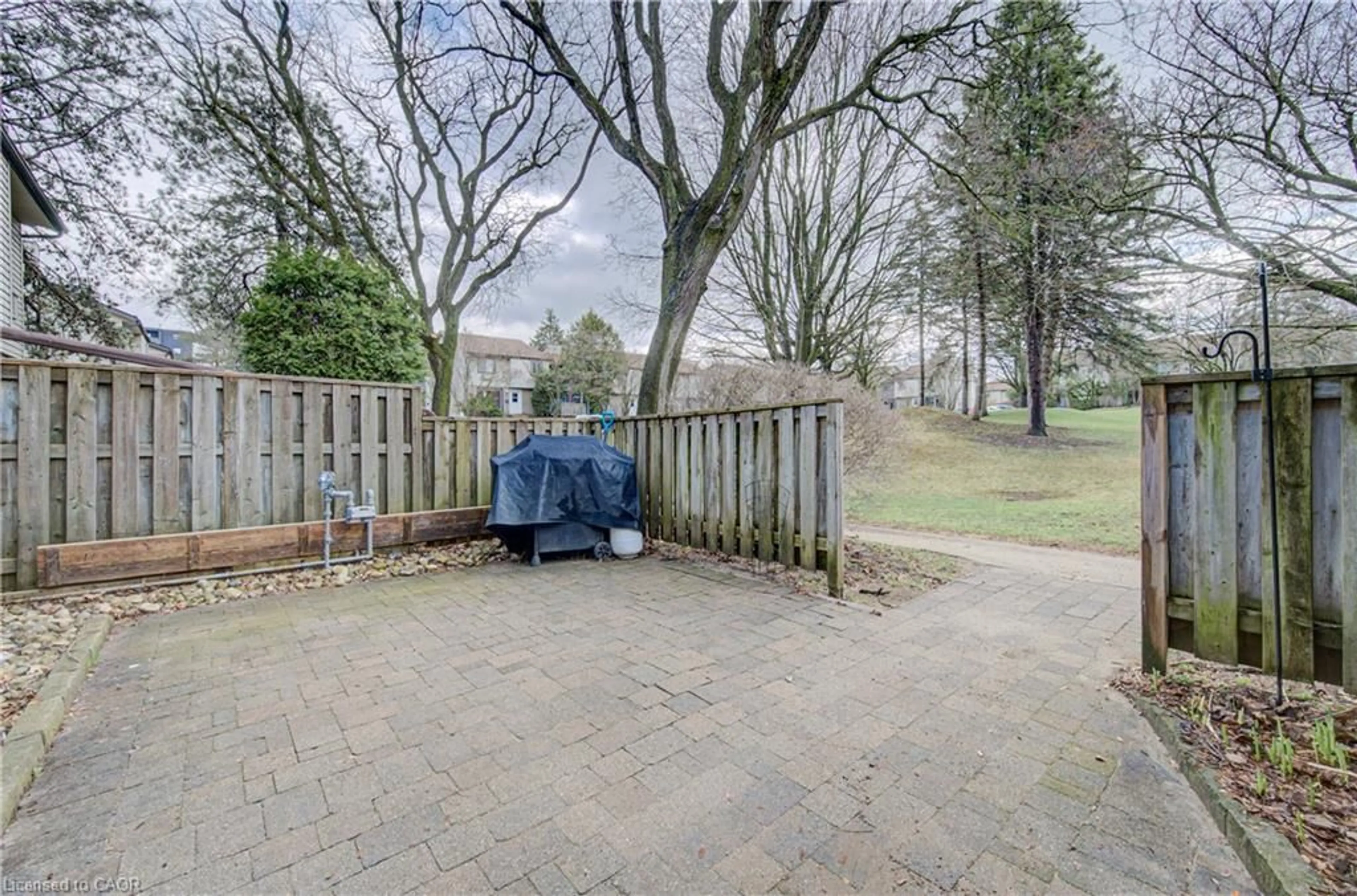 Patio, street for 60 Wilsonview Ave, Guelph Ontario N1G 2Z9