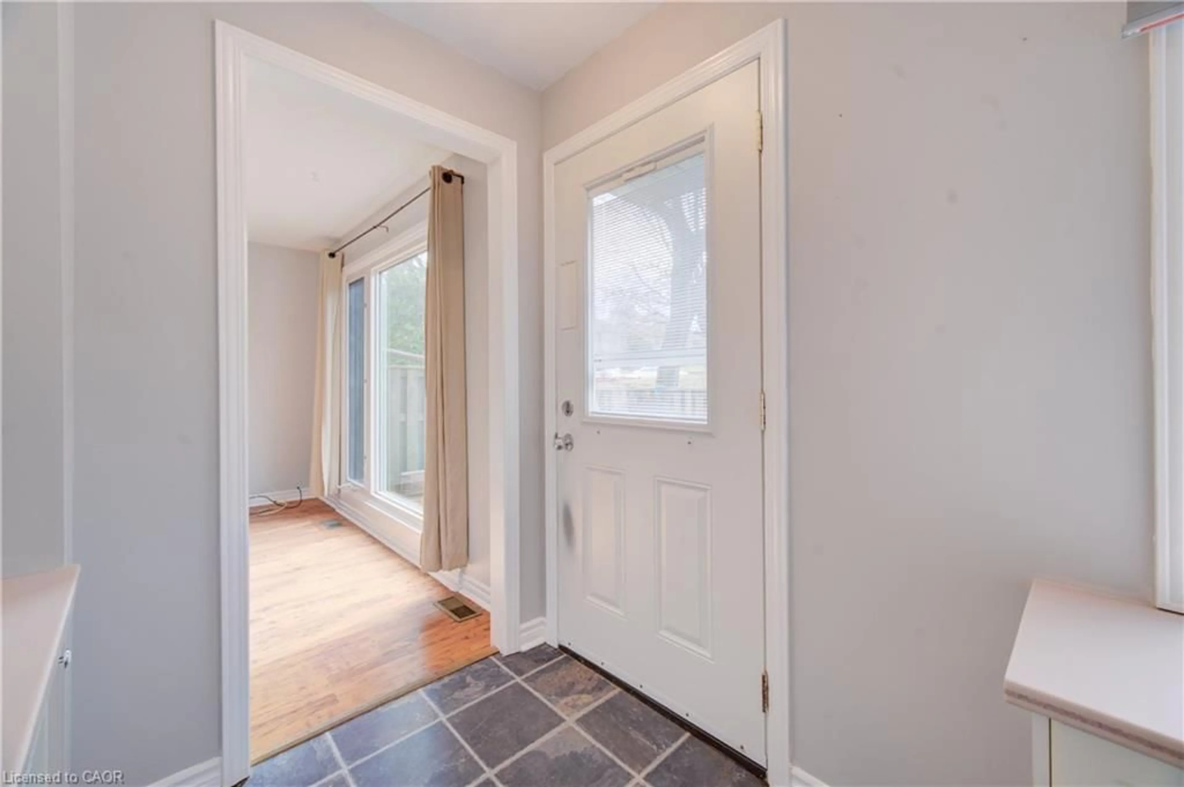 Indoor entryway for 60 Wilsonview Ave, Guelph Ontario N1G 2Z9