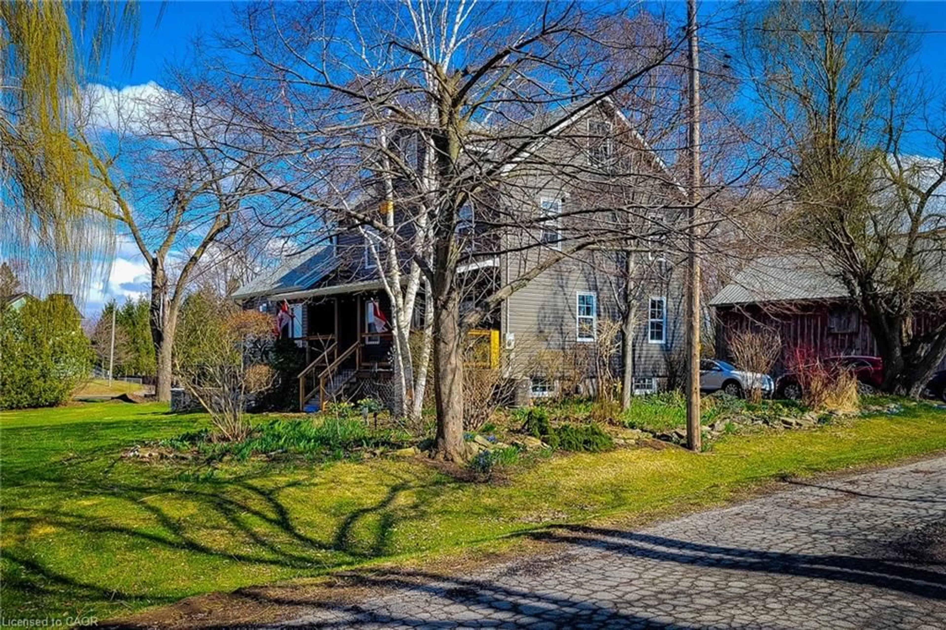 A pic from outside/outdoor area/front of a property/back of a property/a pic from drone, street for 466 Weir Rd, Troy Ontario L0R 2B0