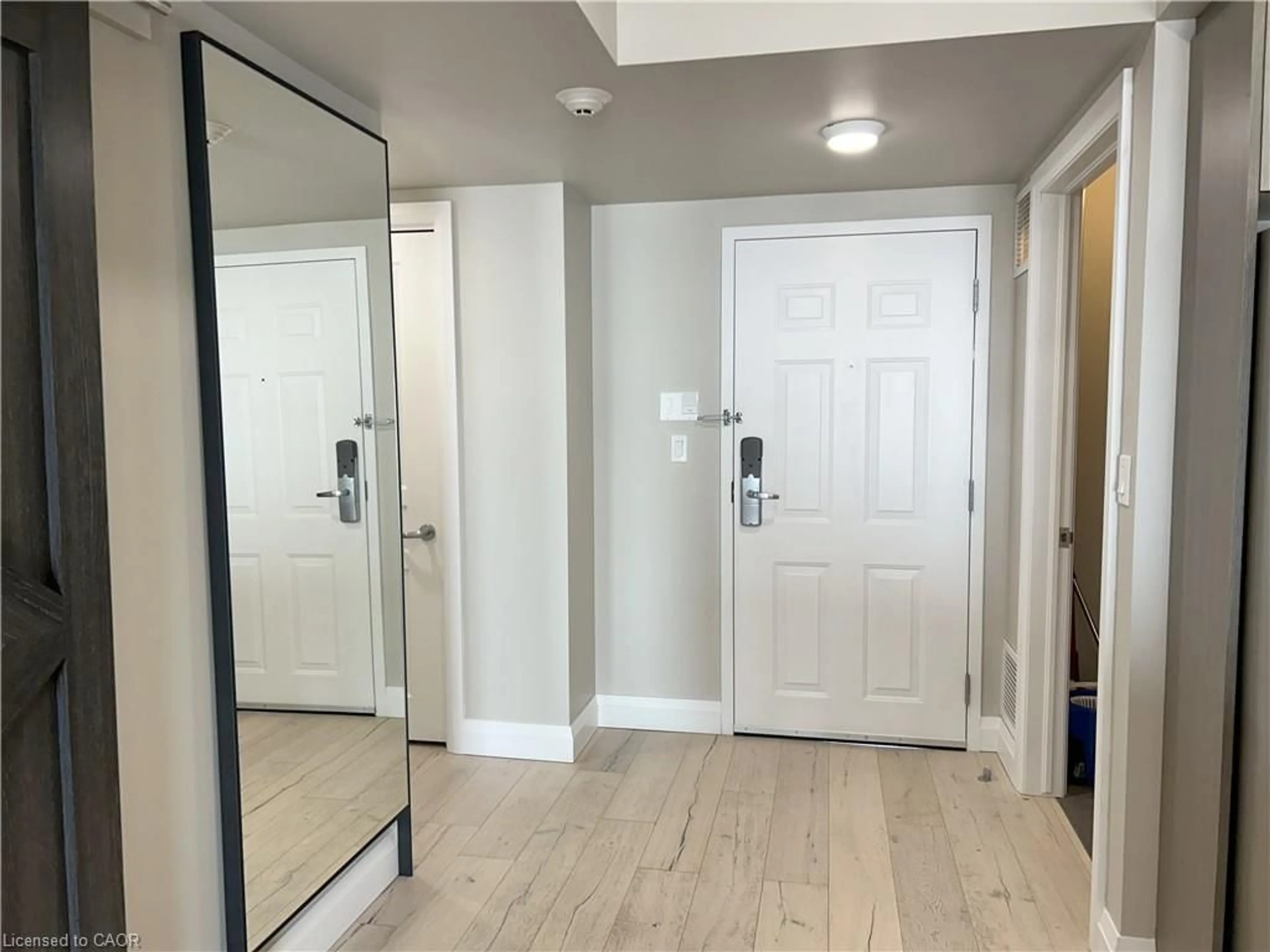 Indoor entryway for 12 Erie Blvd #207, Long Point Ontario N0E 1M0