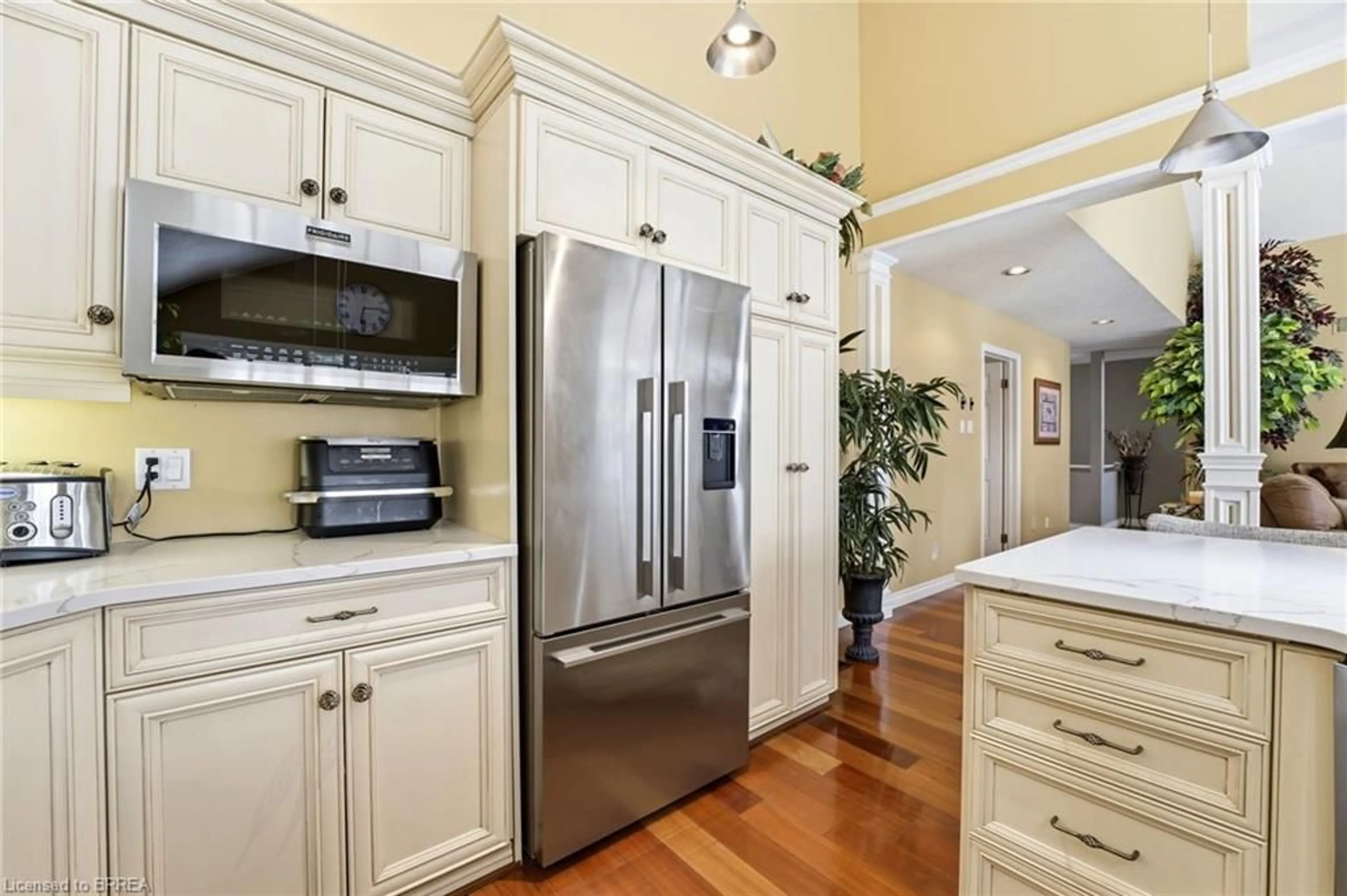 Open concept kitchen, ceramic/tile floor for 46 Victor Blvd, St. George Ontario N0E 1N0