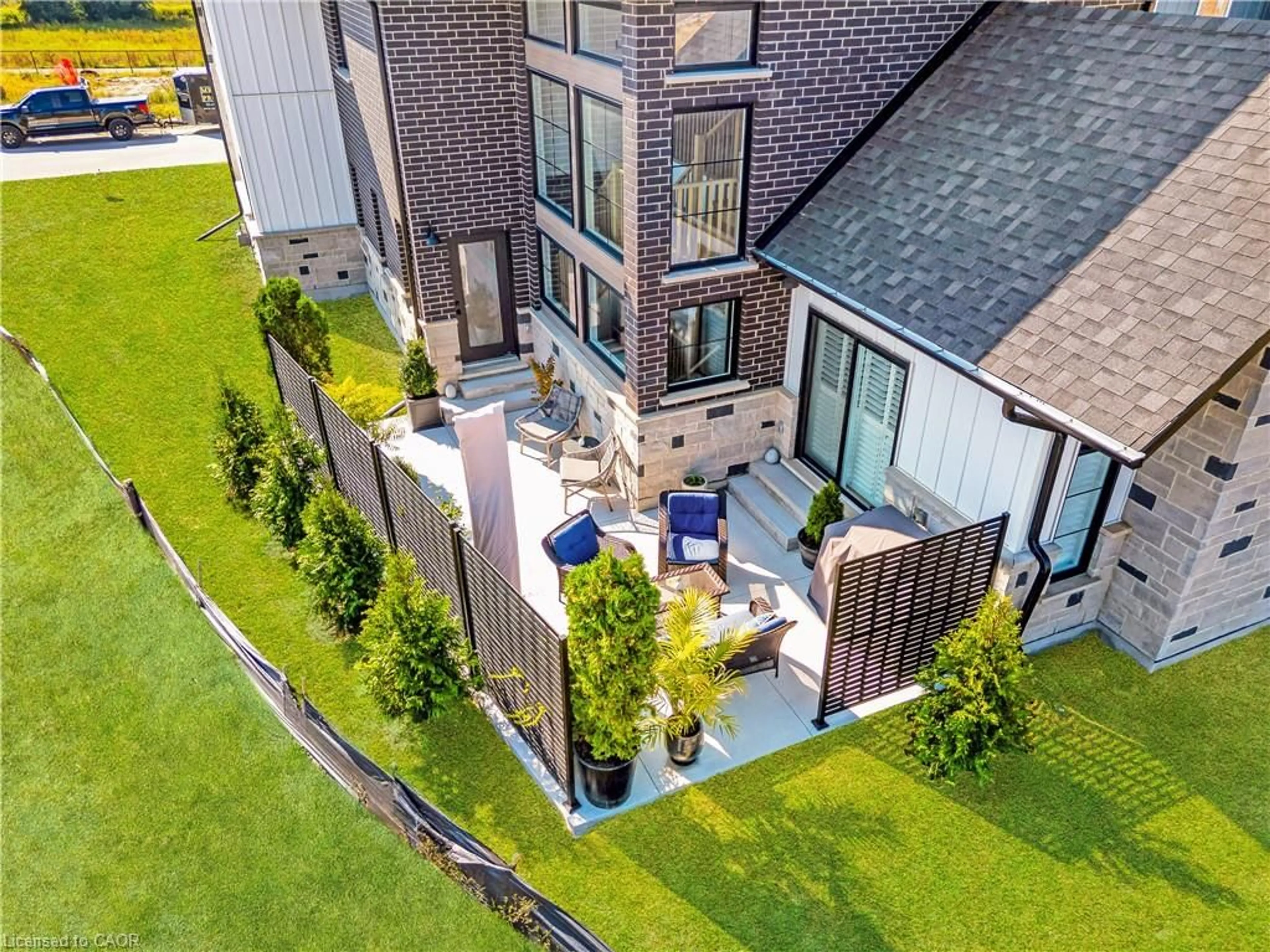 A pic from outside/outdoor area/front of a property/back of a property/a pic from drone, unknown for 154 Dempsey Dr, Stratford Ontario N5A 0K5