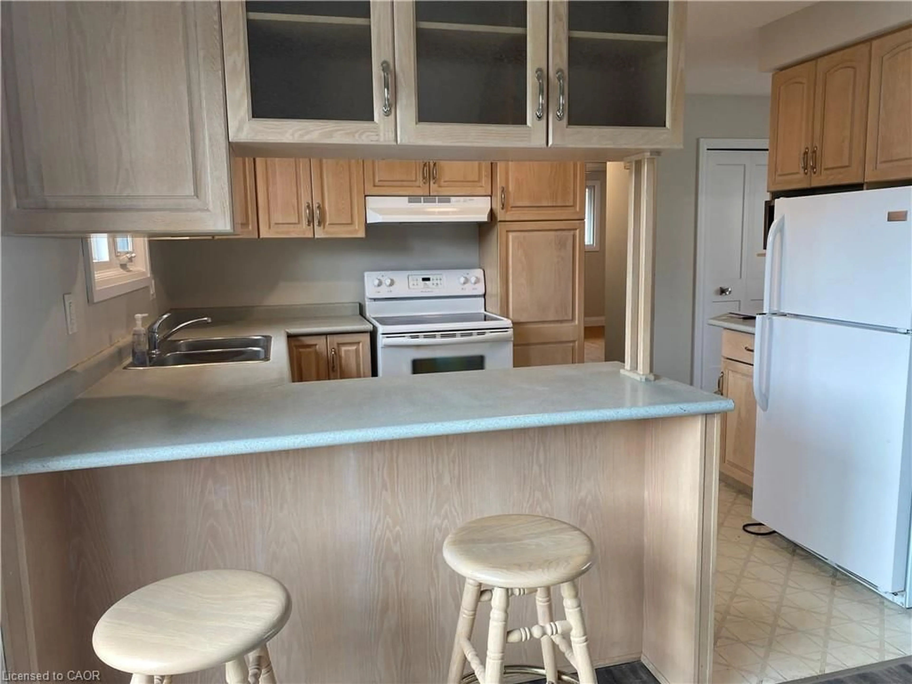 Standard kitchen, unknown for 571 Highpoint Ave, Waterloo Ontario N2L 4Z2