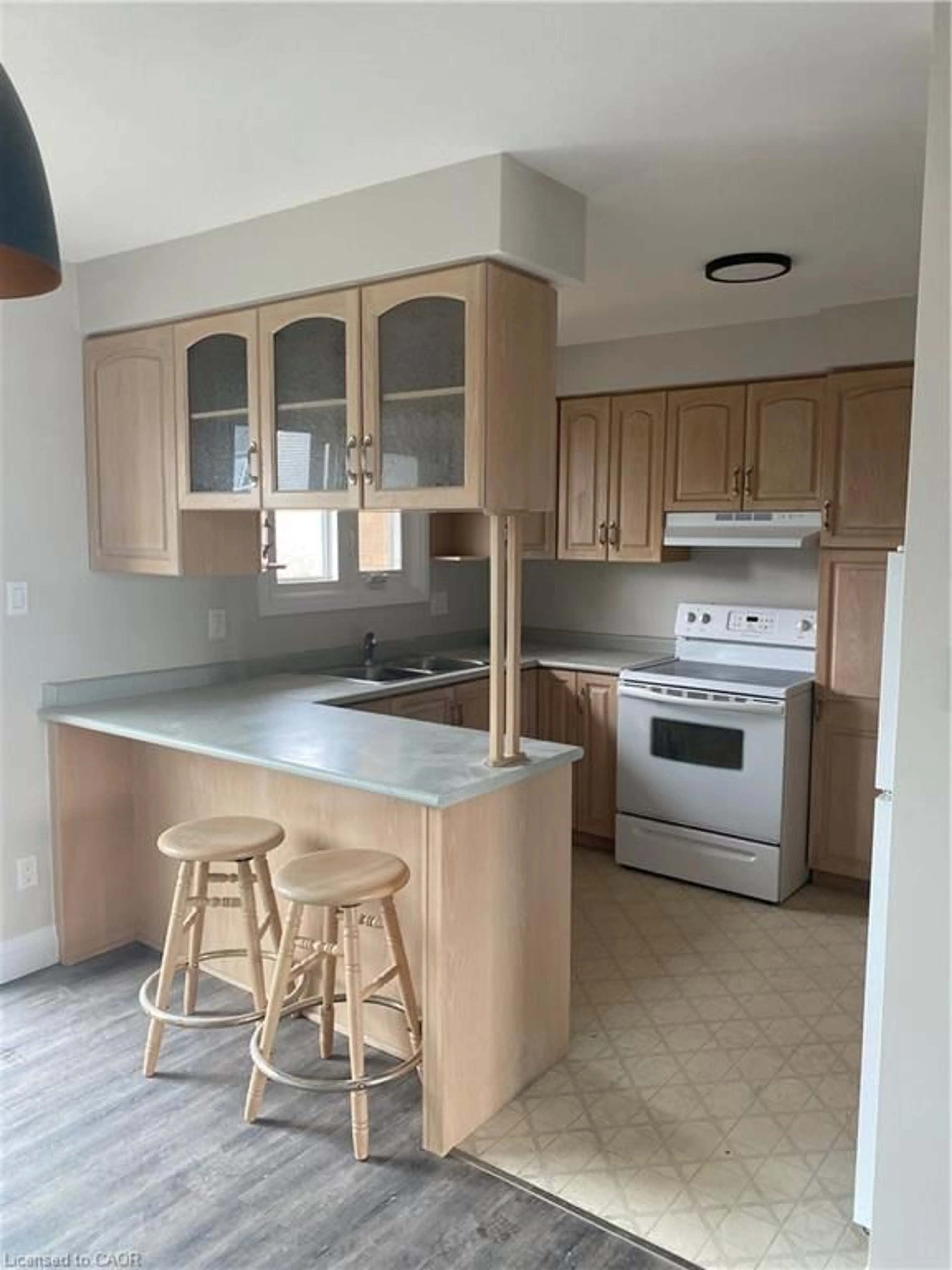 Standard kitchen, unknown for 571 Highpoint Ave, Waterloo Ontario N2L 4Z2