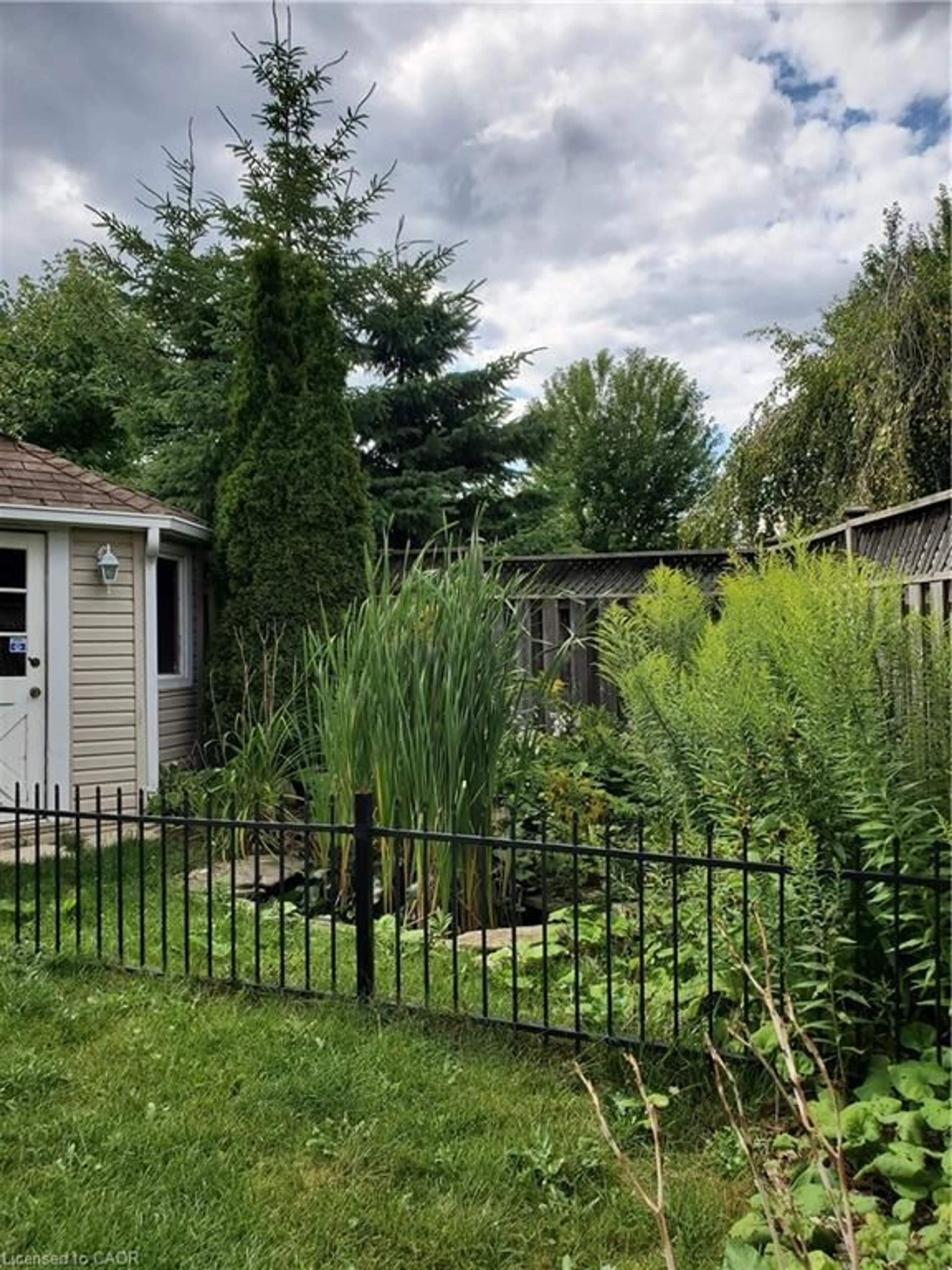 Shed for 725 Paris Blvd, Waterloo Ontario N2T 2X9