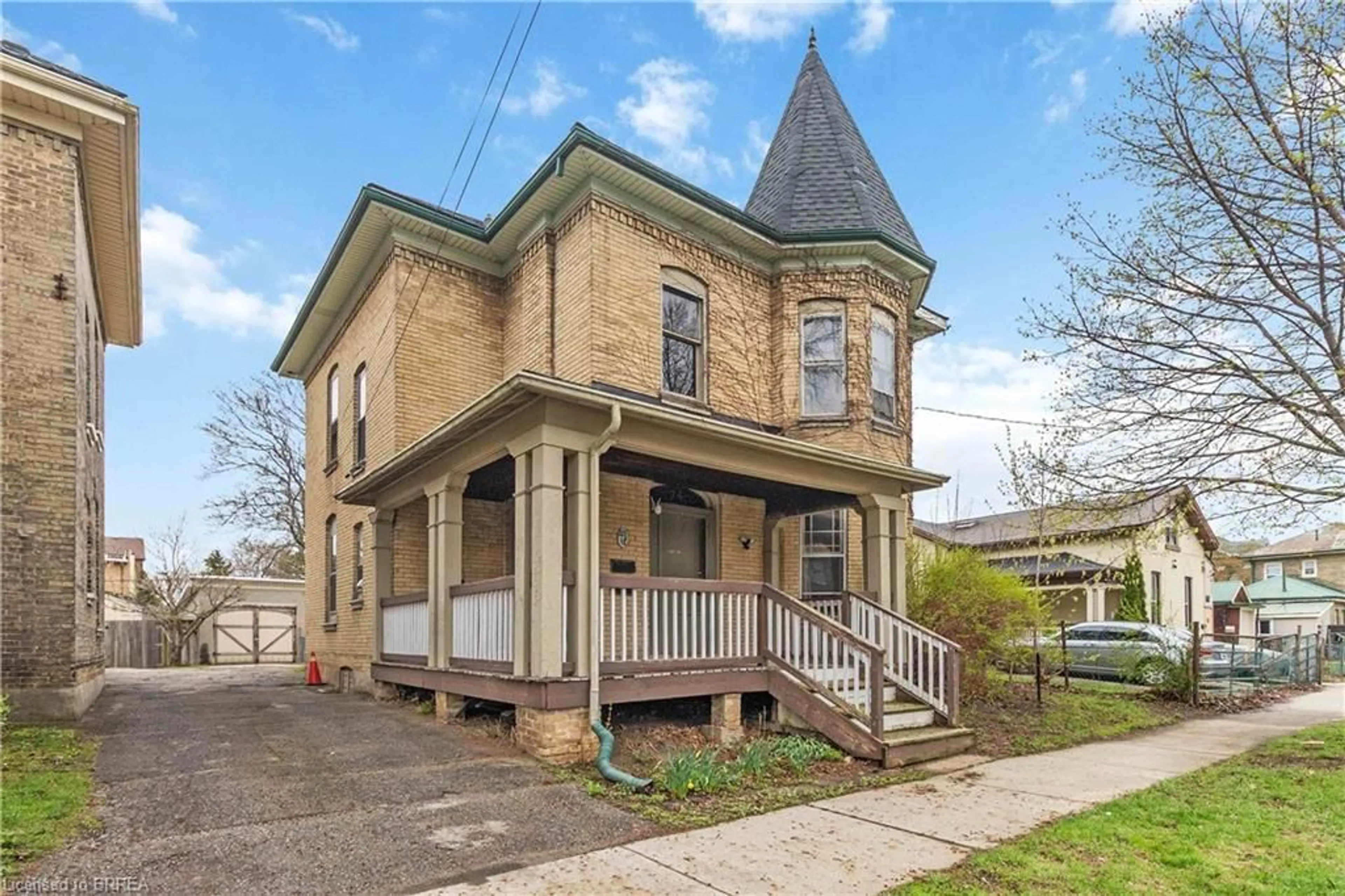 Home with brick exterior material, building for 74 Pearl St, Brantford Ontario N3T 3N7