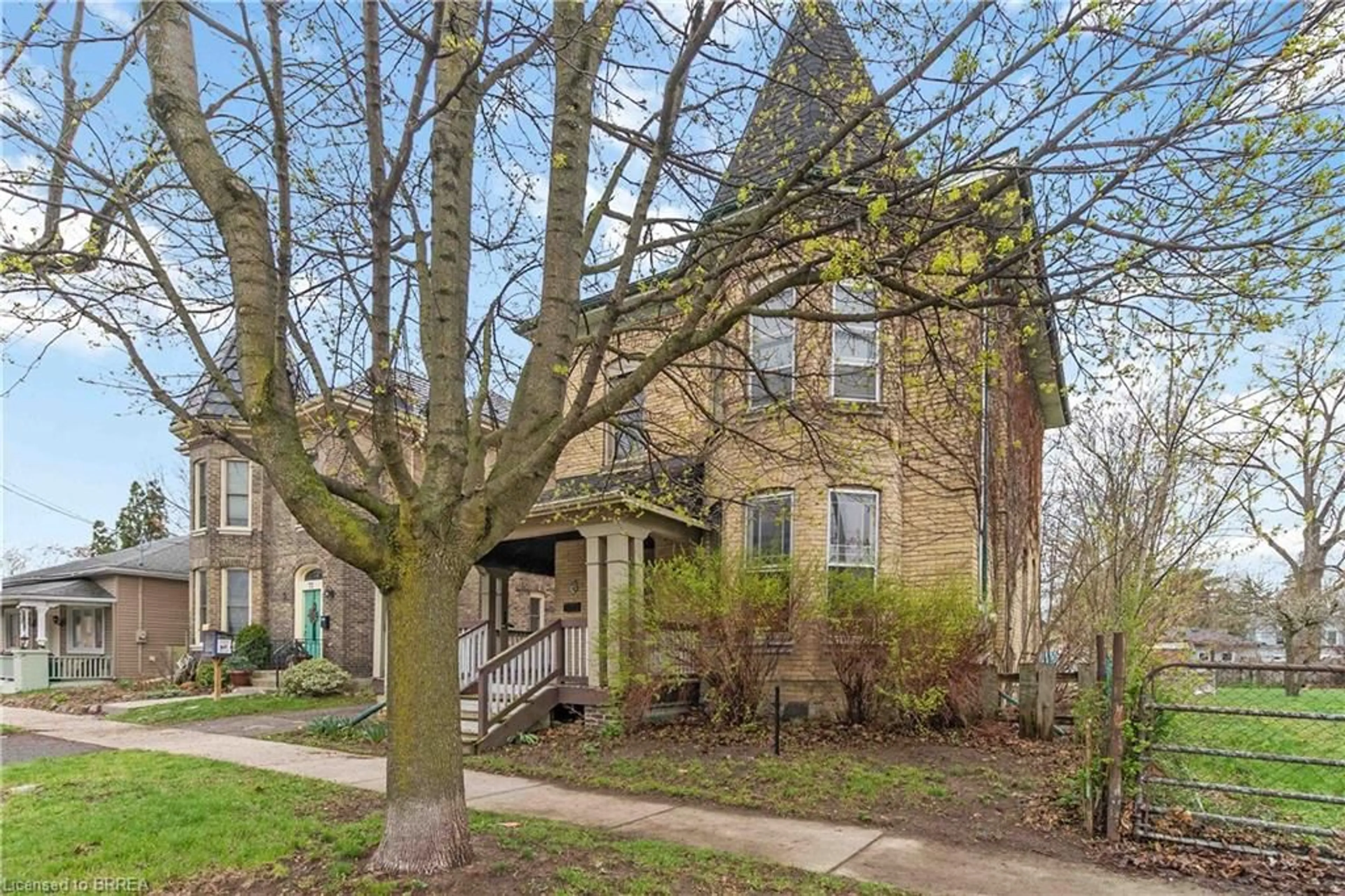 Unknown for 74 Pearl St, Brantford Ontario N3T 3N7