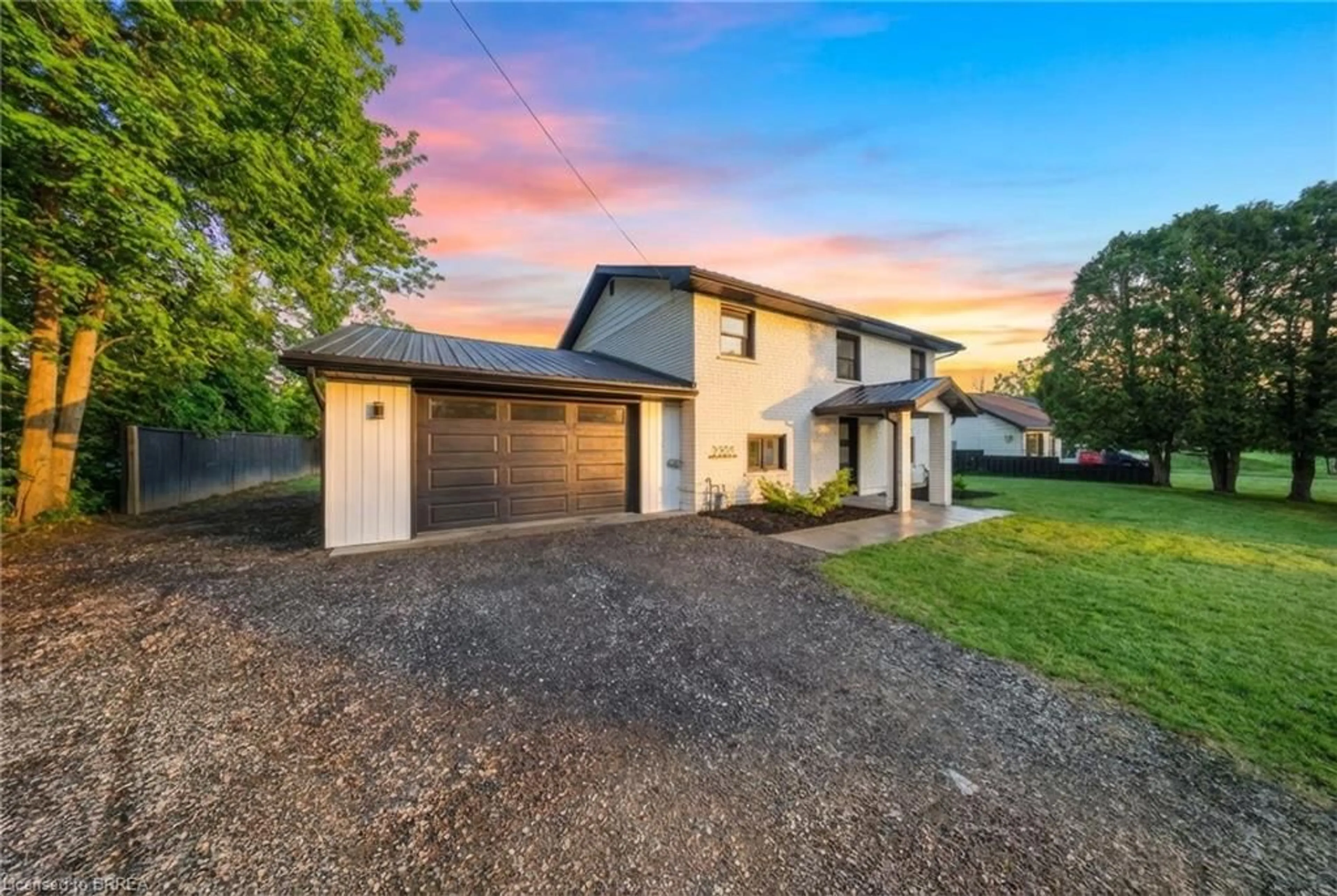 A pic from outside/outdoor area/front of a property/back of a property/a pic from drone, street for 2500 Pinegrove Rd, Delhi Ontario N4B 2E6