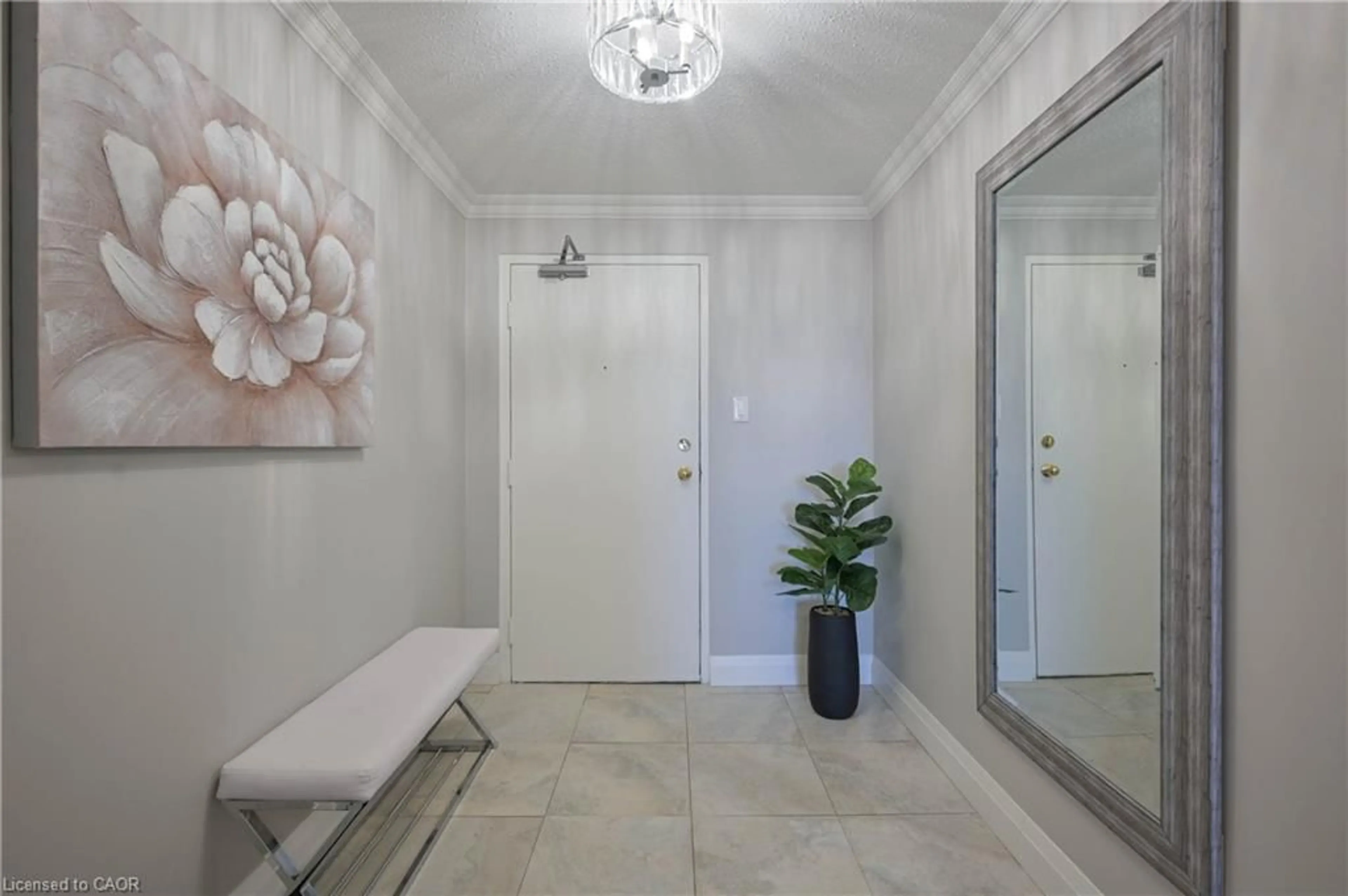 Indoor entryway for 35 Green Valley Dr #1612, Kitchener Ontario N2P 2A5