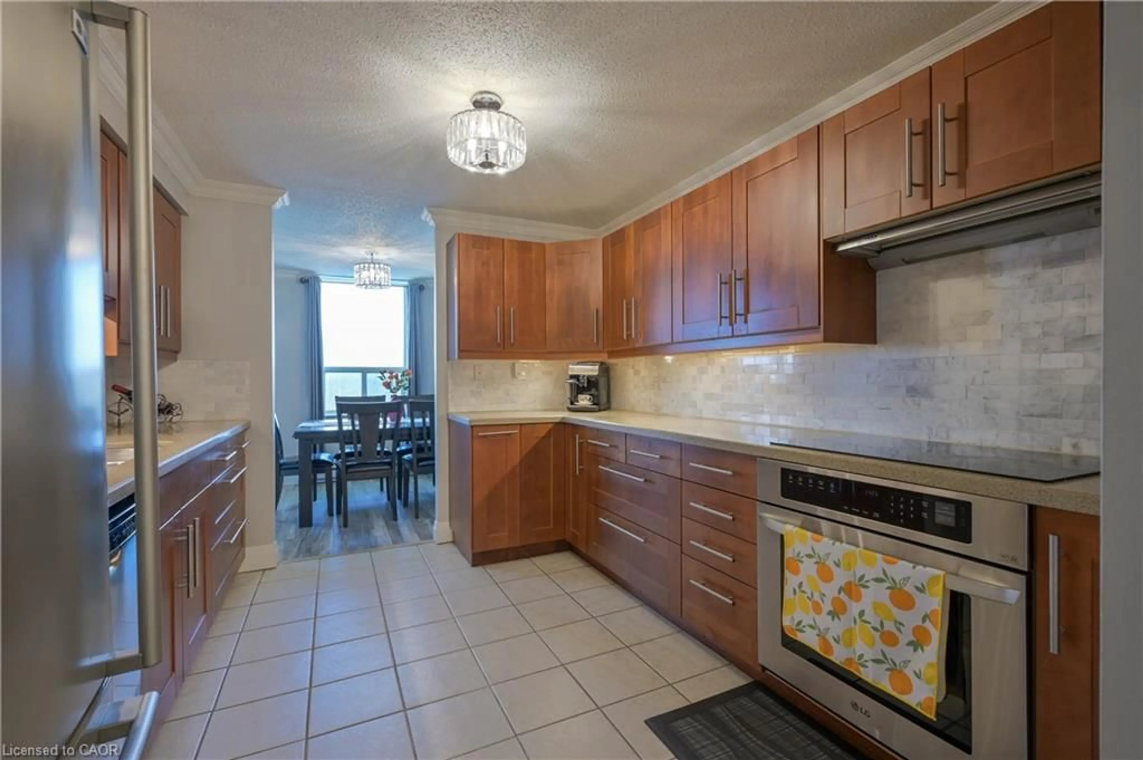 Standard kitchen, ceramic/tile floor for 35 Green Valley Dr #1612, Kitchener Ontario N2P 2A5