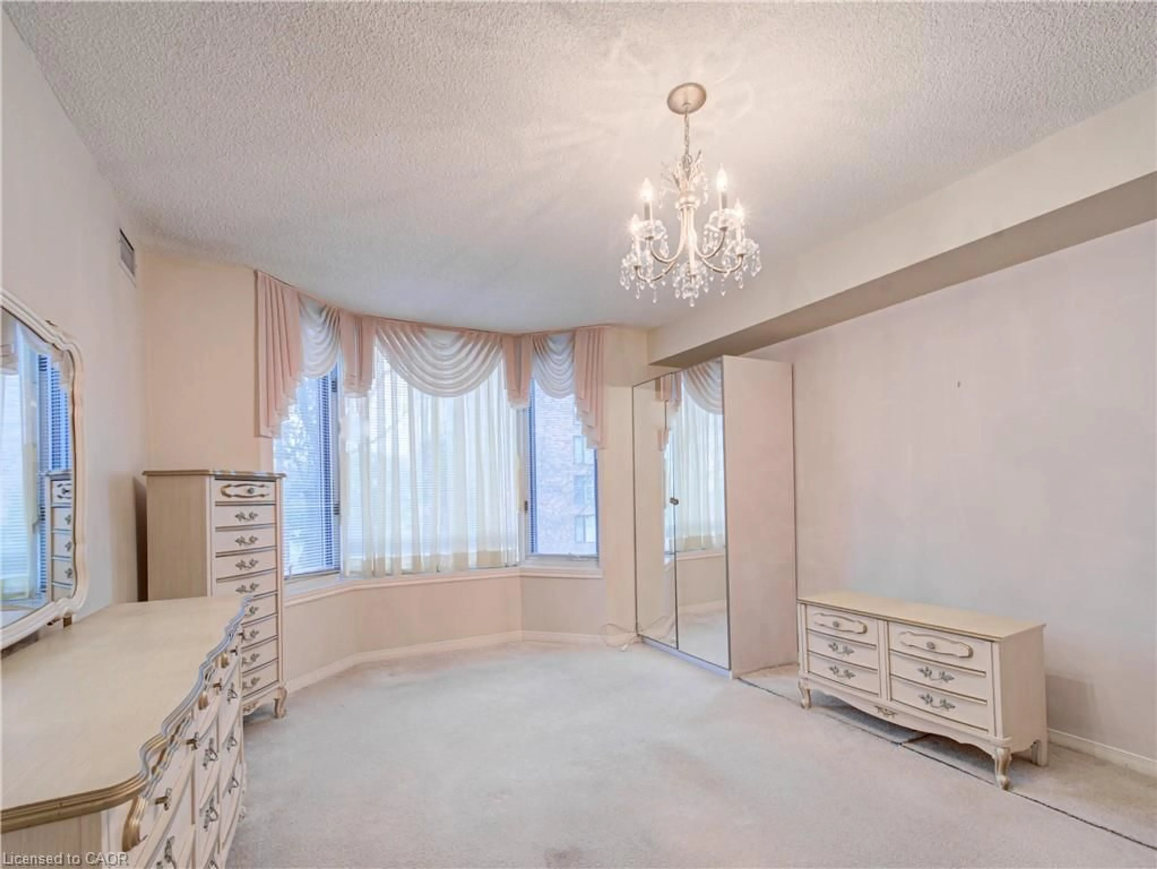 A pic of a room for 200 Limeridge Rd #201, Hamilton Ontario L9C 7M7