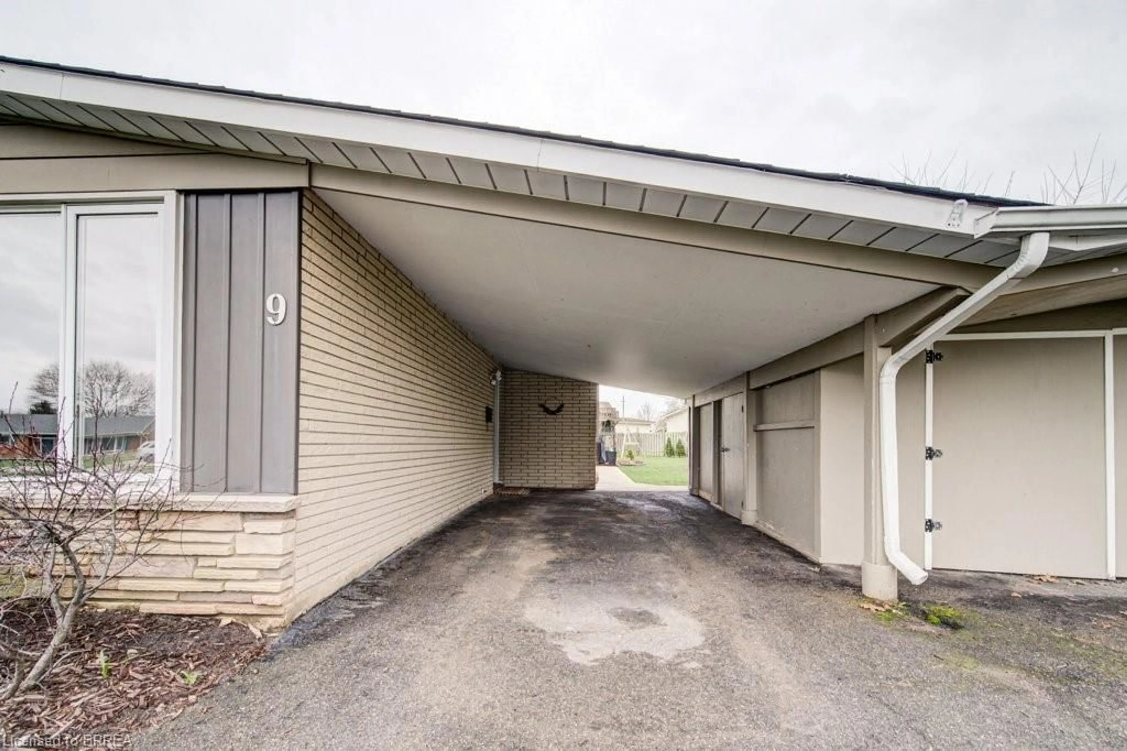 Unknown for 9 Gailmount Crt, Brantford Ontario N3R 3A4