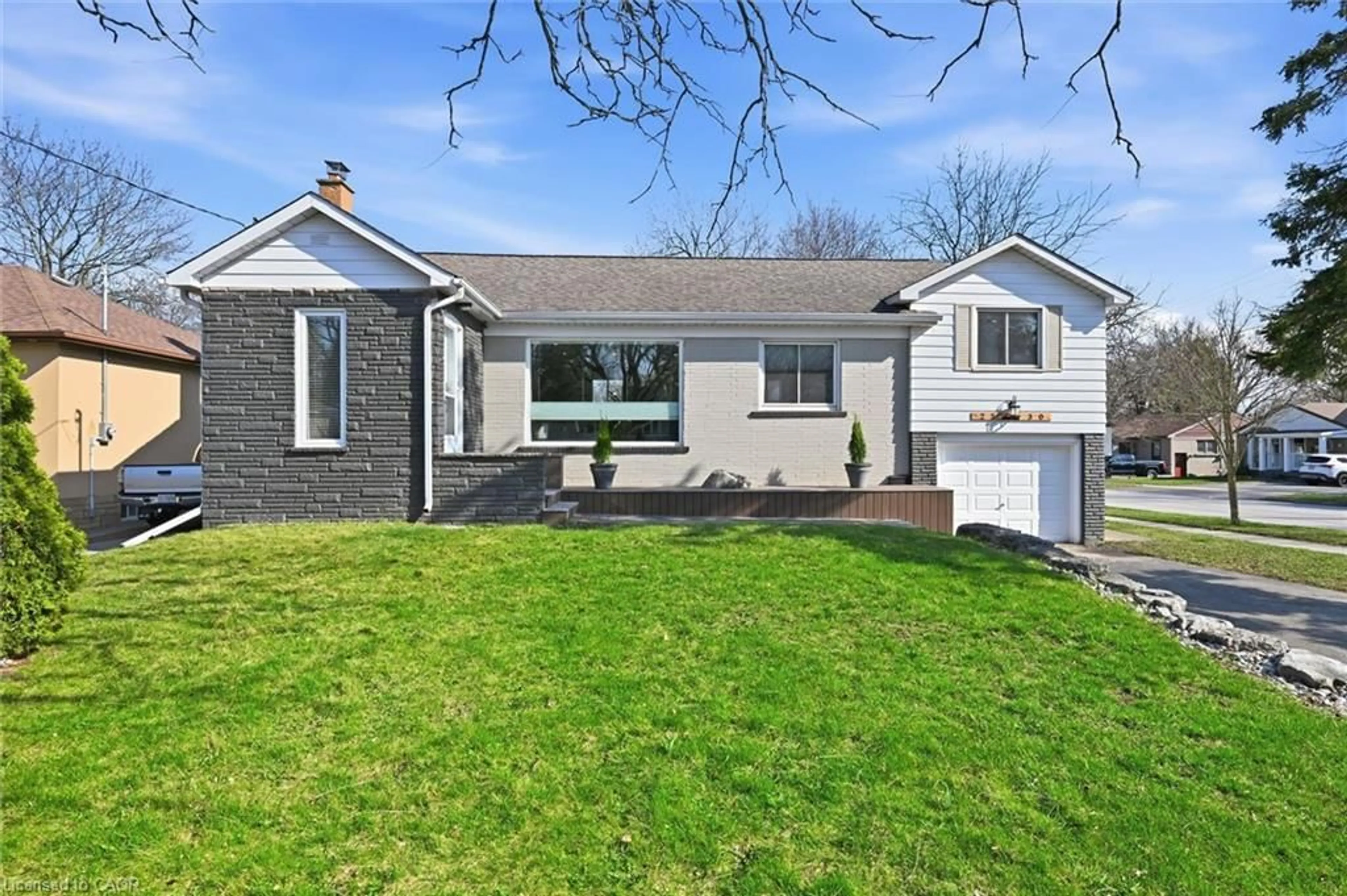 A pic from outside/outdoor area/front of a property/back of a property/a pic from drone, street for 2330 Alma Dale Ave, Burlington Ontario L7P 1S3