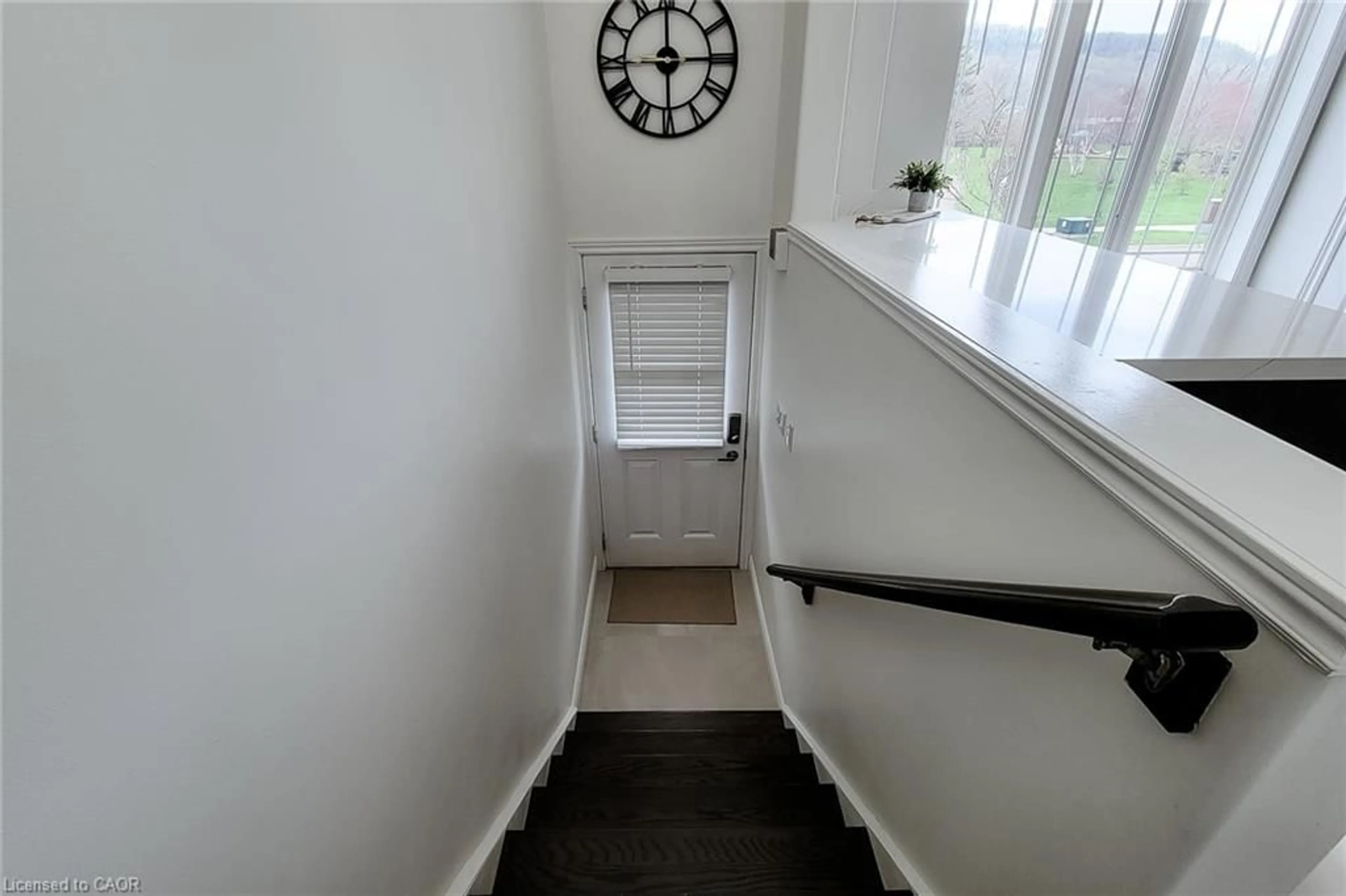 Stairs for 75 Willow Lane, Grimsby Ontario L3M 0B2