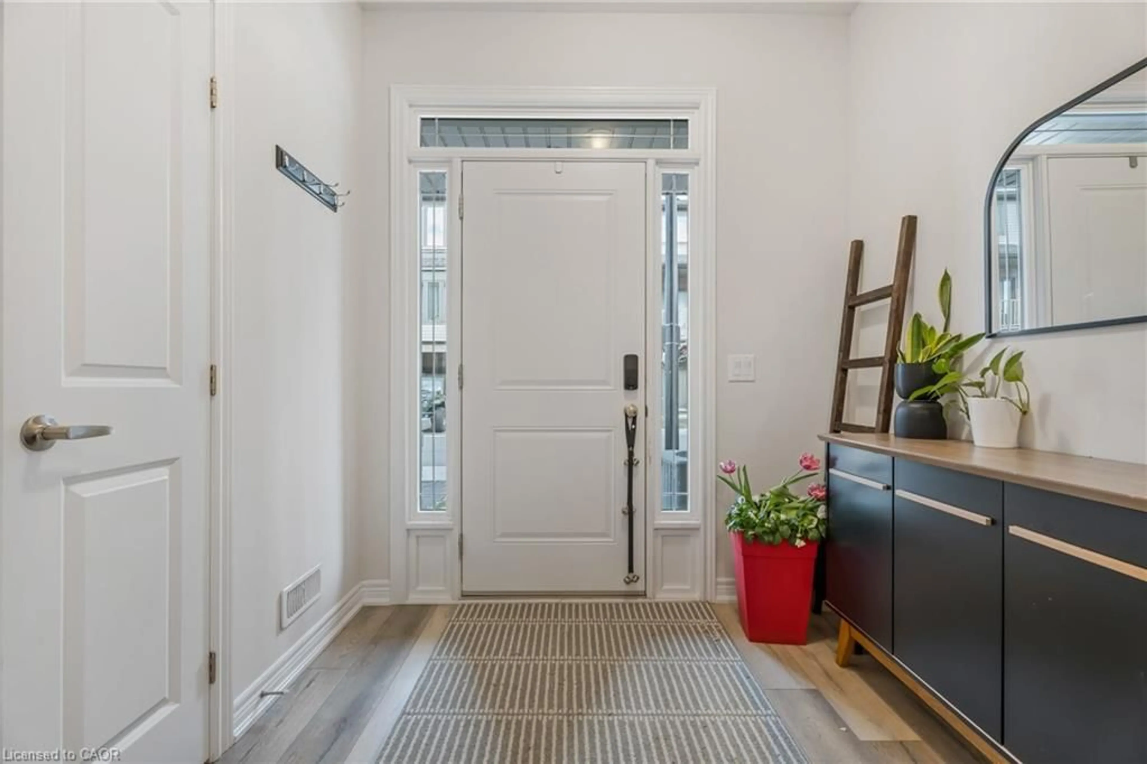 Indoor entryway for 27 Rachel Dr #41, Hamilton Ontario L8E 0K6