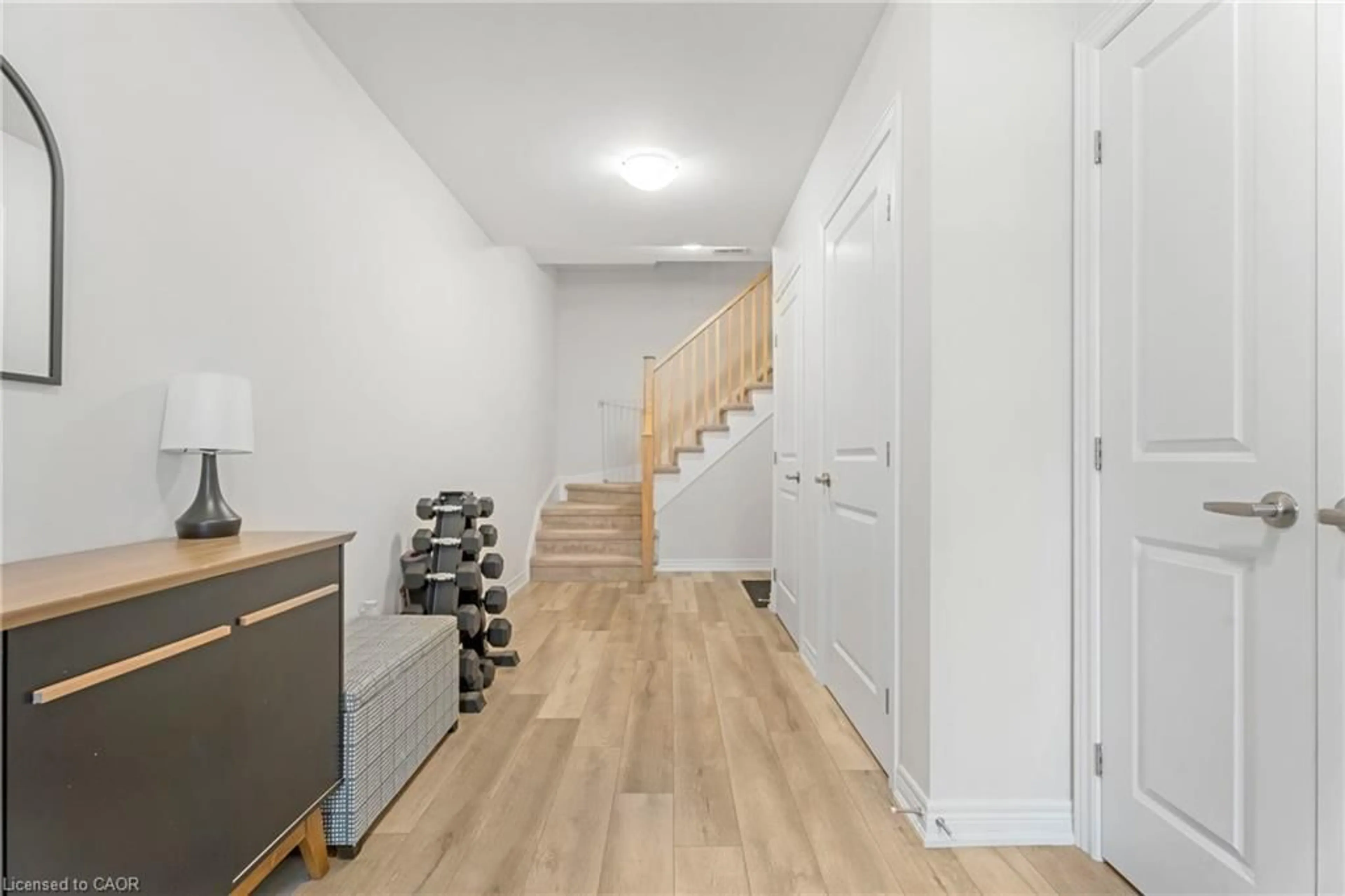 Indoor entryway for 27 Rachel Dr #41, Hamilton Ontario L8E 0K6