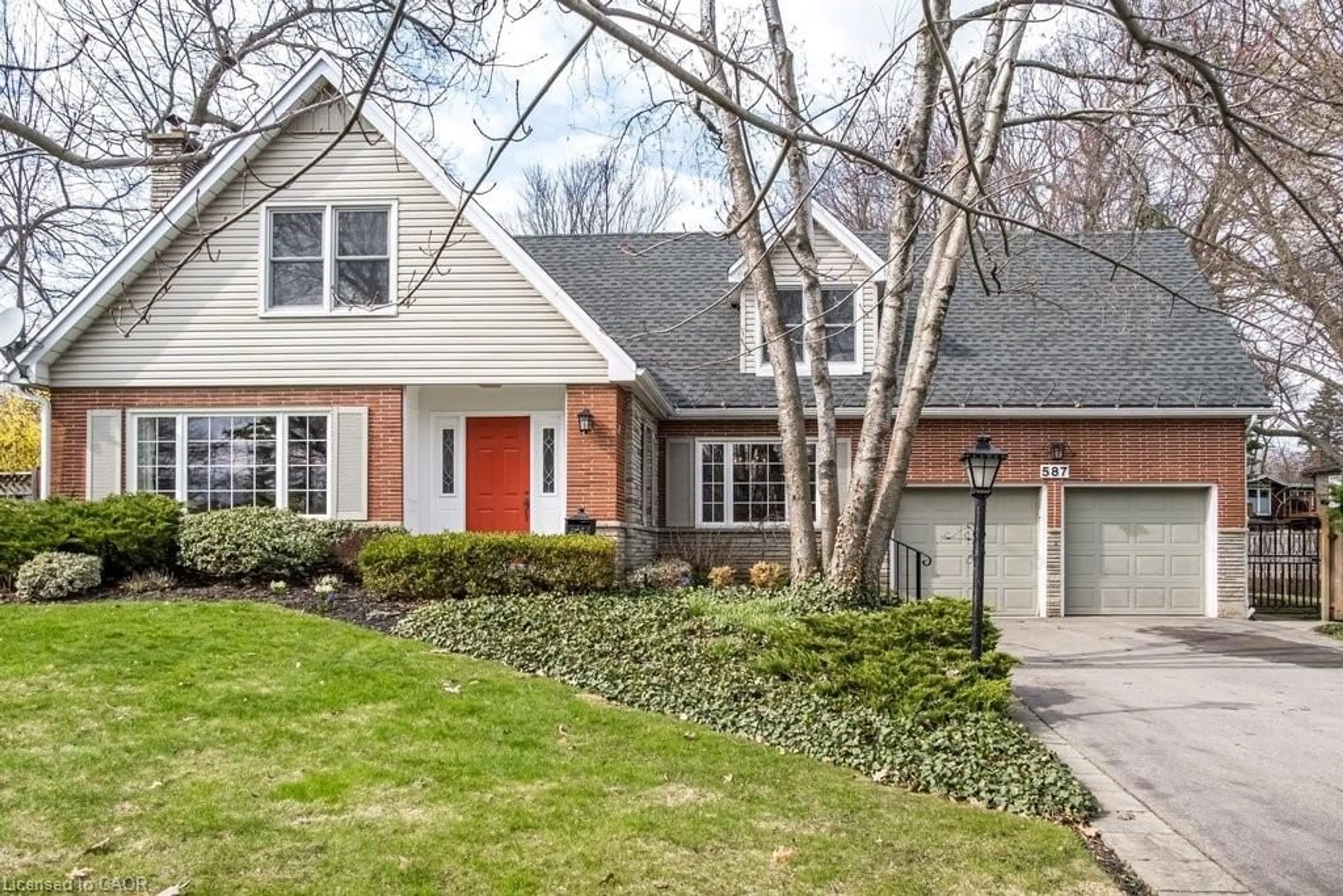 Home with brick exterior material, street for 587 Sharalin Crt, Burlington Ontario L7T 2N7