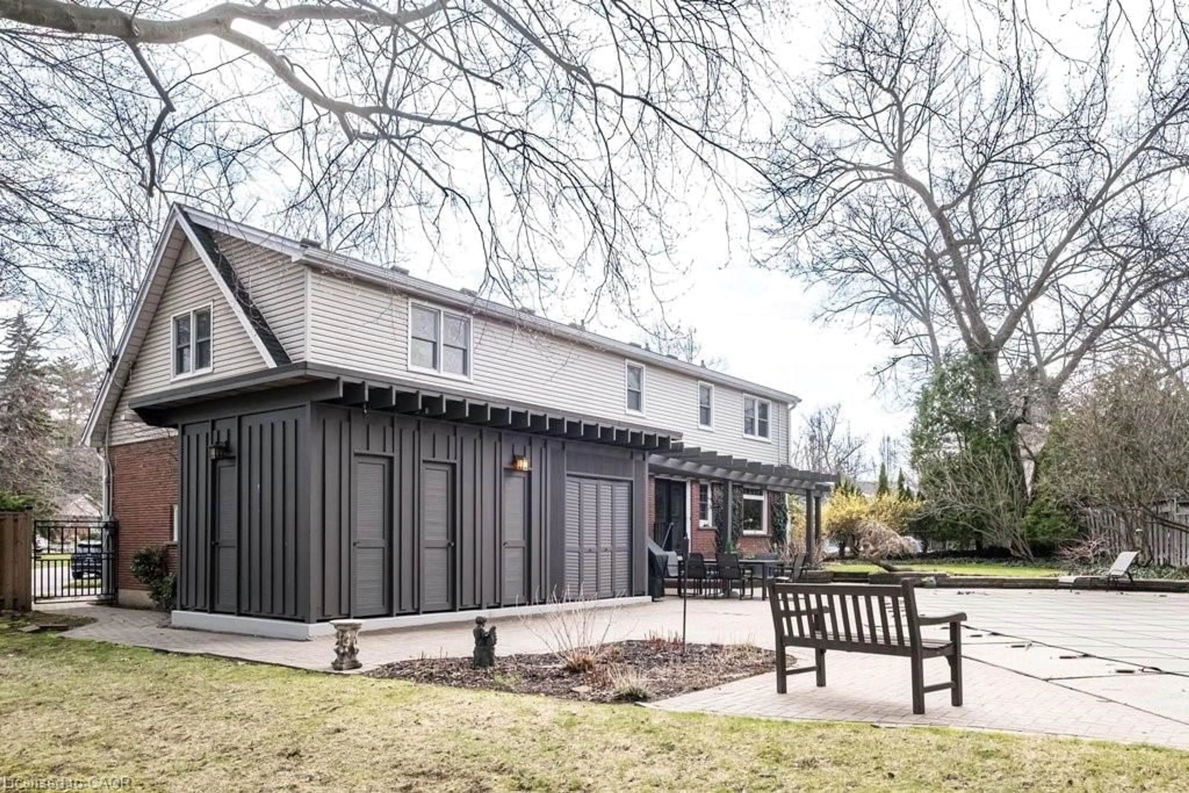 Patio, street for 587 Sharalin Crt, Burlington Ontario L7T 2N7