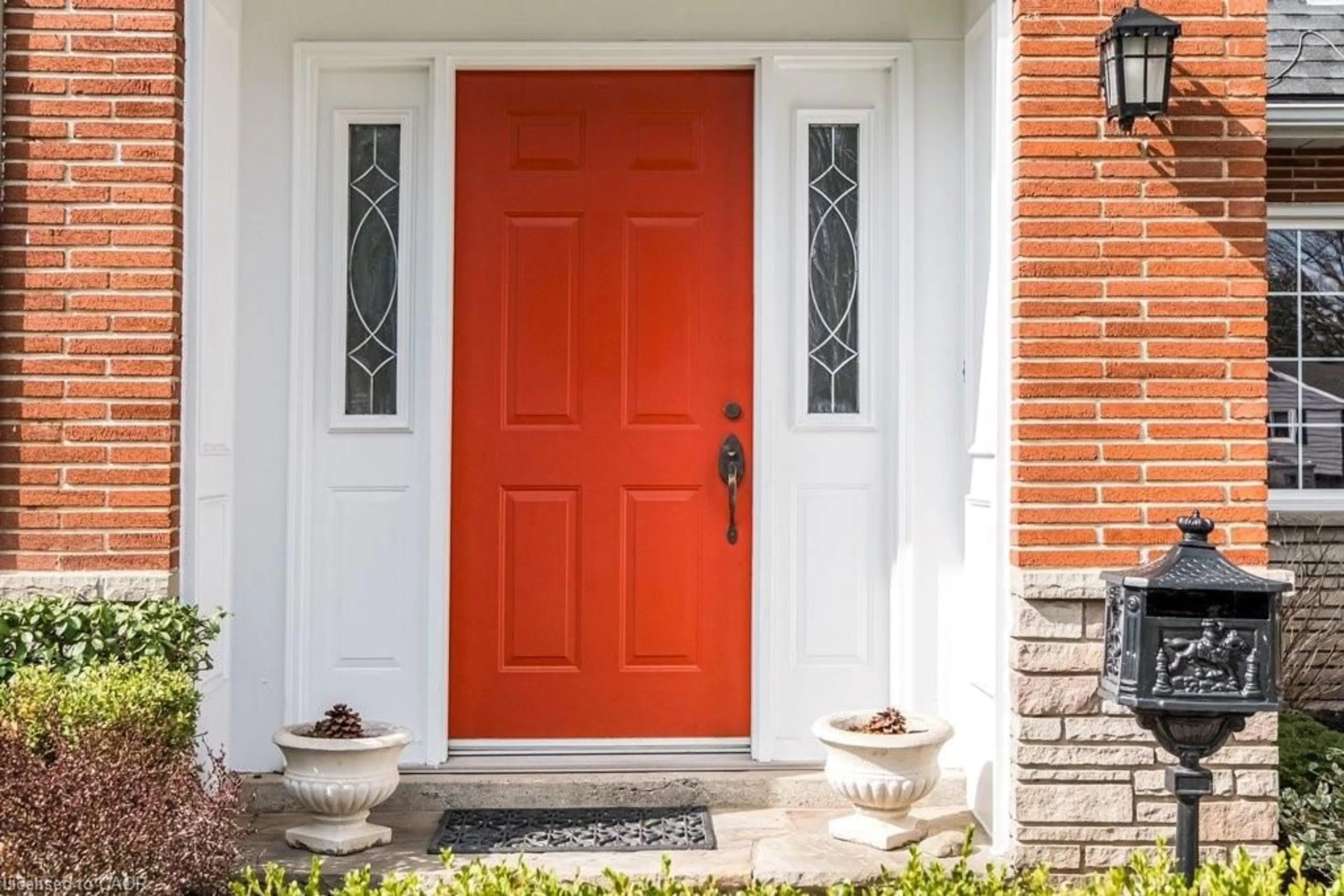 Indoor entryway for 587 Sharalin Crt, Burlington Ontario L7T 2N7