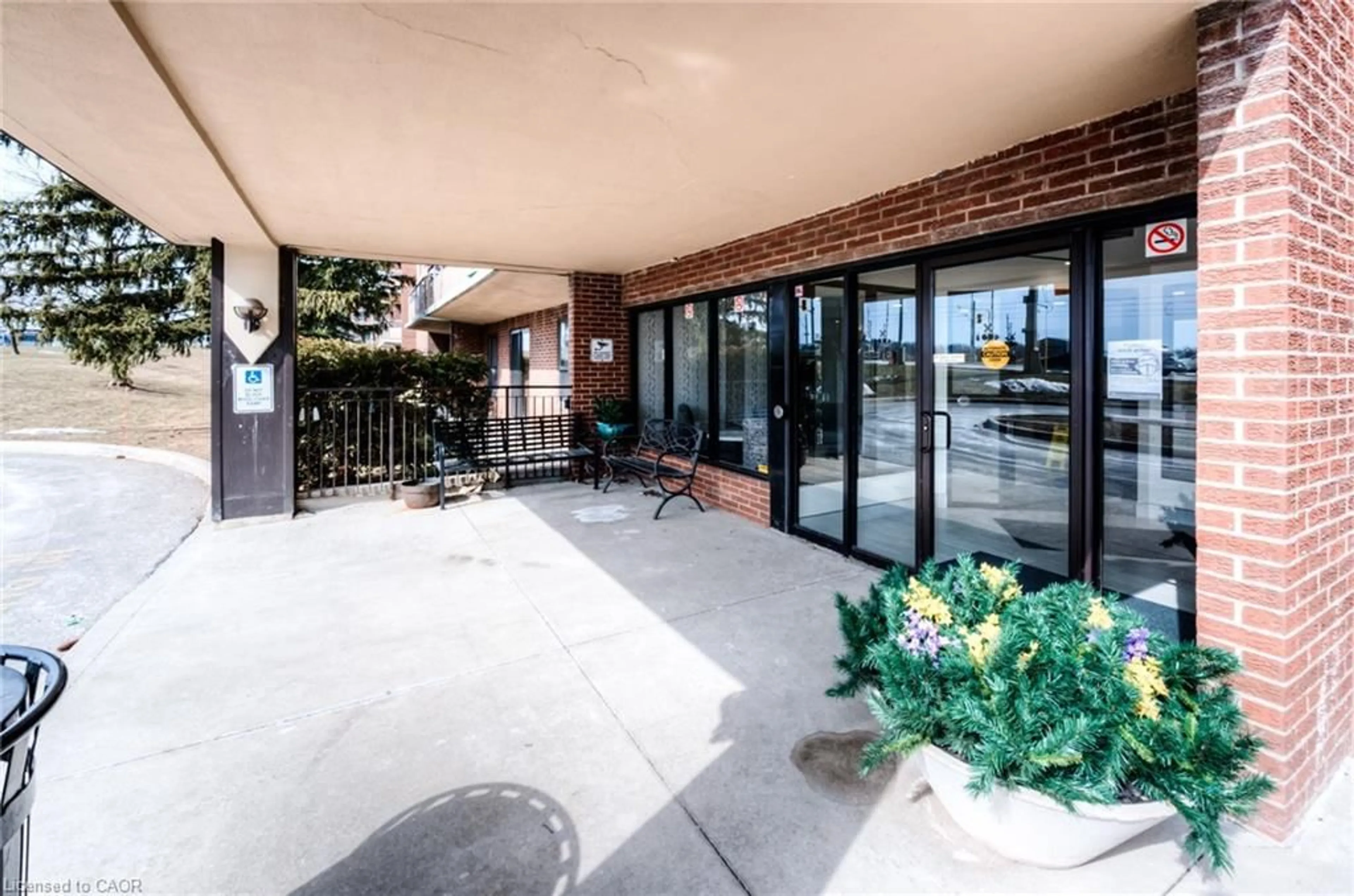 Patio, unknown for 1100 Courtland Ave #404, Kitchener Ontario N2C 2H9