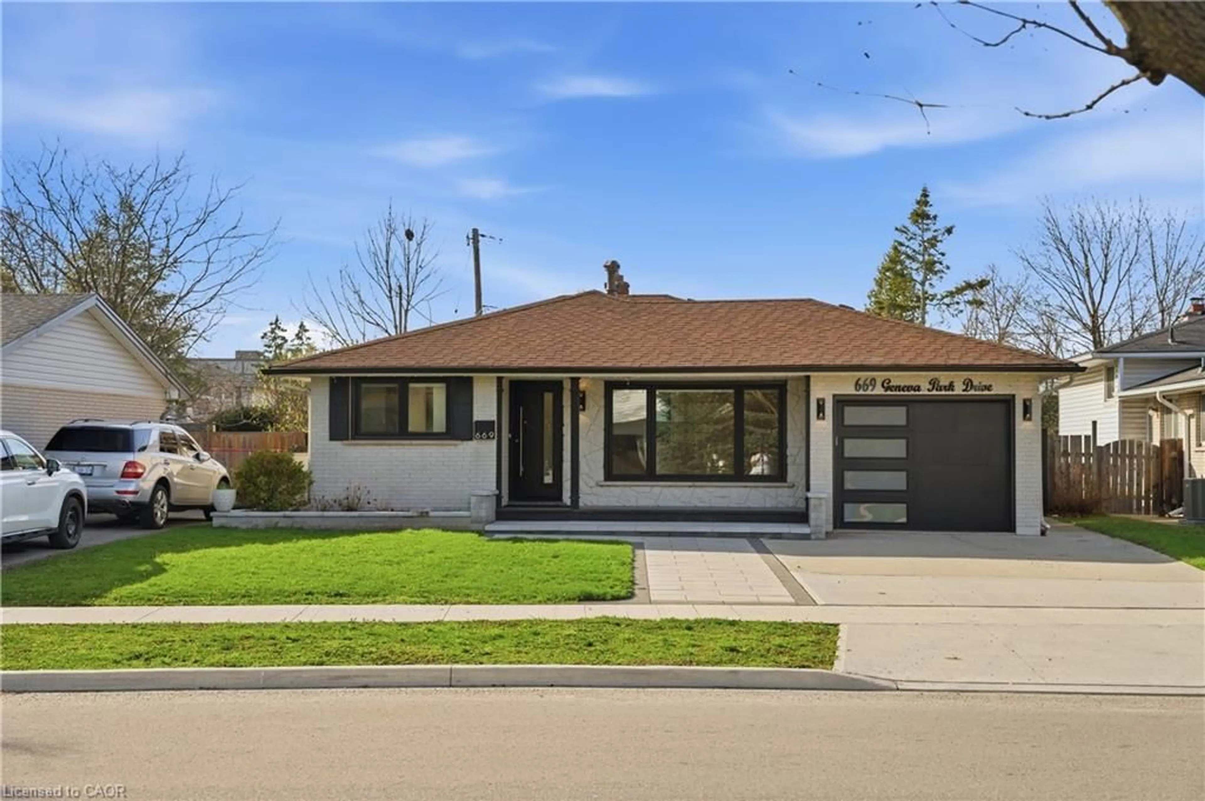 Home with brick exterior material, street for 669 Geneva Park Dr, Burlington Ontario L7N 3C2
