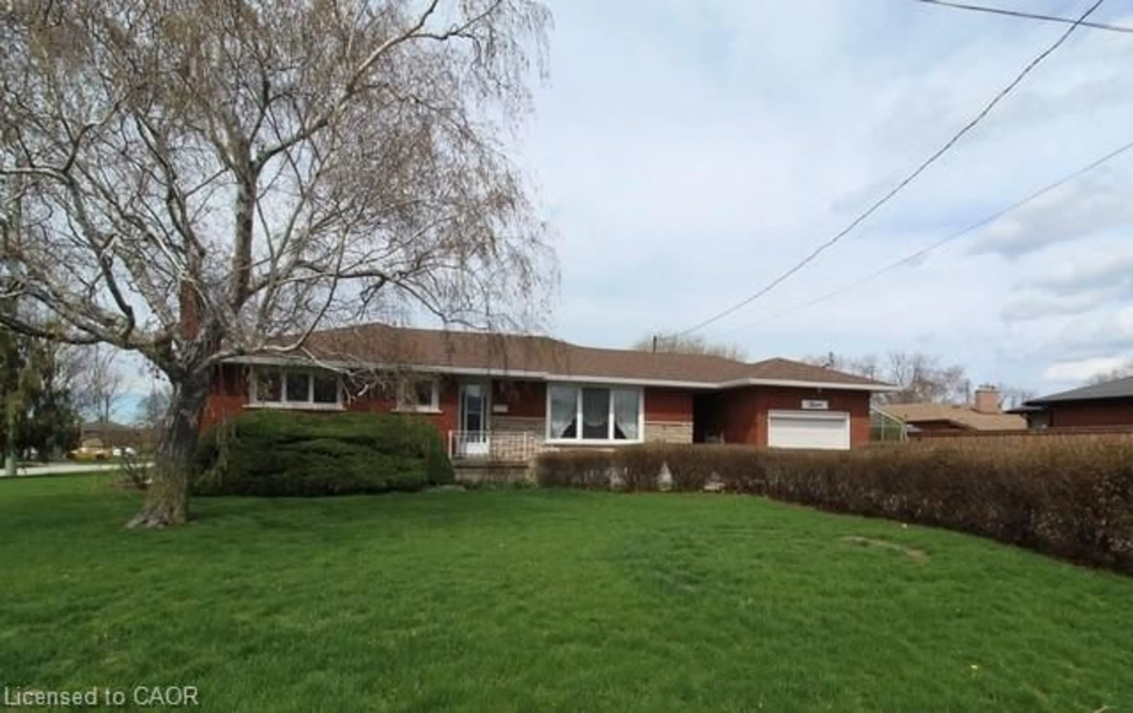Home with vinyl exterior material, street for 12 Lorne Ave, Grimsby Ontario L3M 2H5
