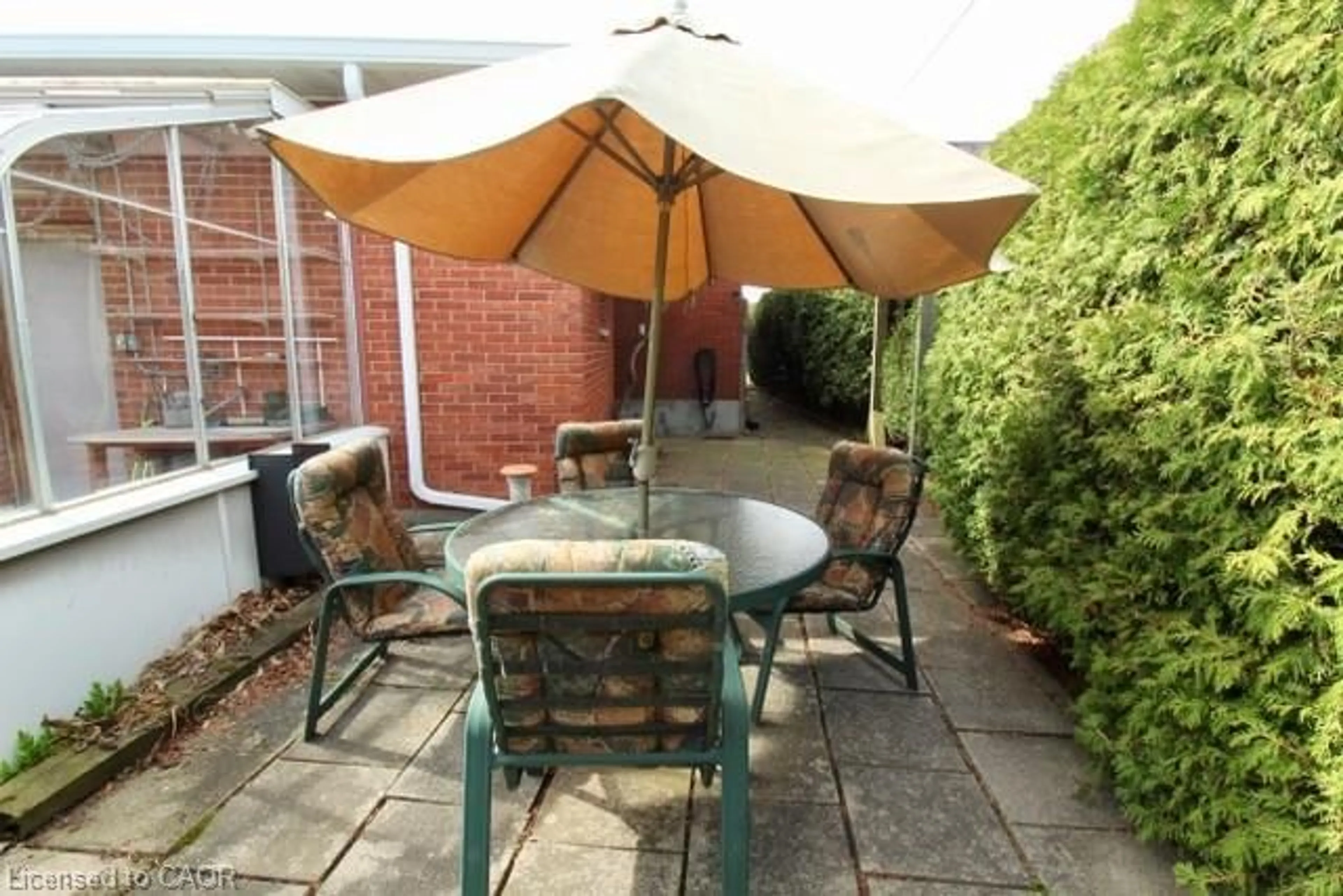 Patio, street for 12 Lorne Ave, Grimsby Ontario L3M 2H5