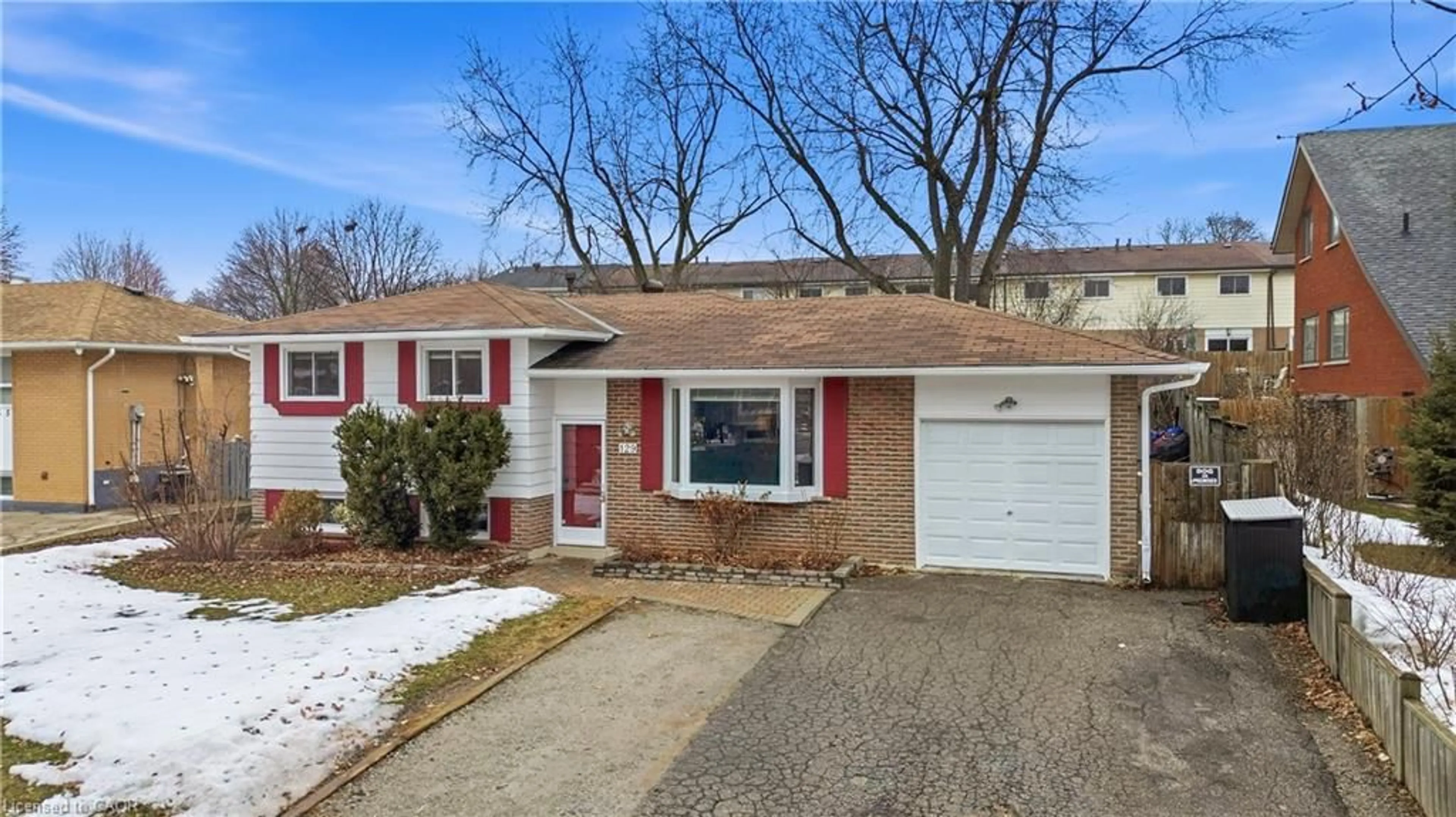 Home with vinyl exterior material, street for 129 Culham St, Oakville Ontario L6H 1G3
